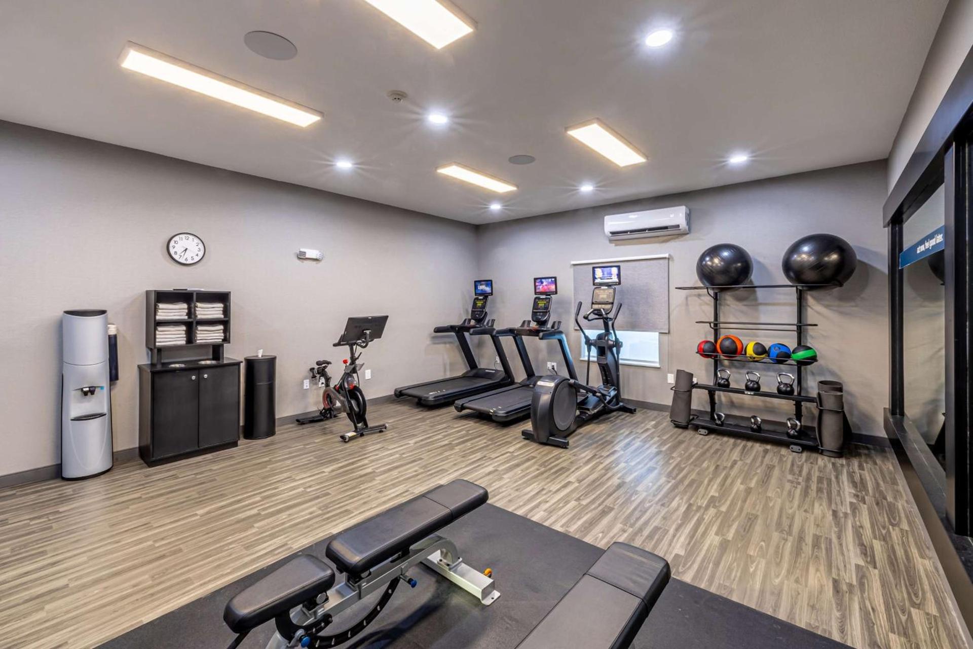 Hampton Inn & Suites Cleburne photo 23