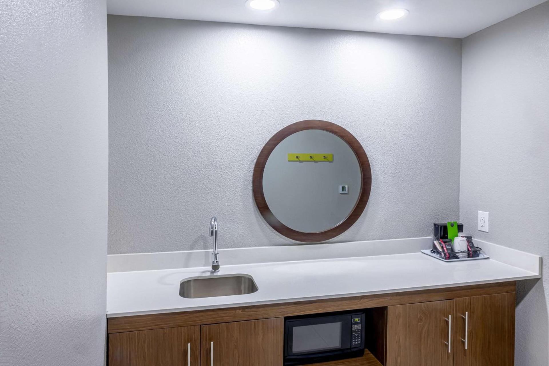 Hampton Inn & Suites Cleburne photo 25