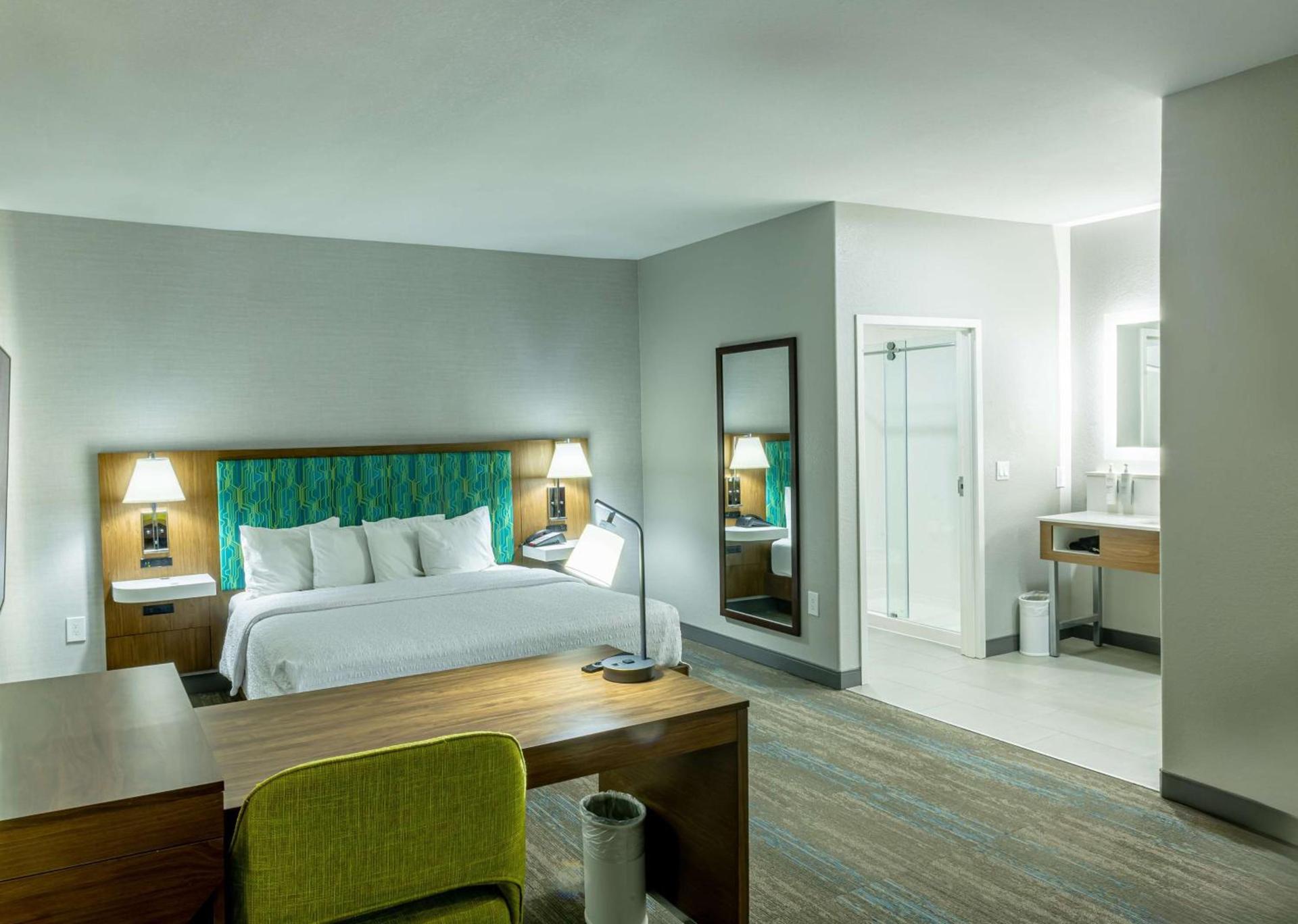 Hampton Inn & Suites Cleburne photo 28