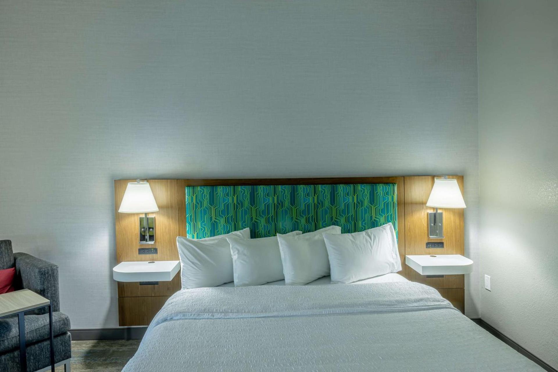 Hampton Inn & Suites Cleburne photo 32