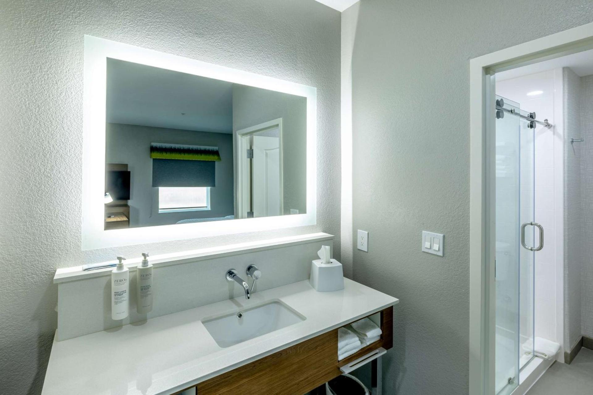 Hampton Inn & Suites Cleburne photo 36