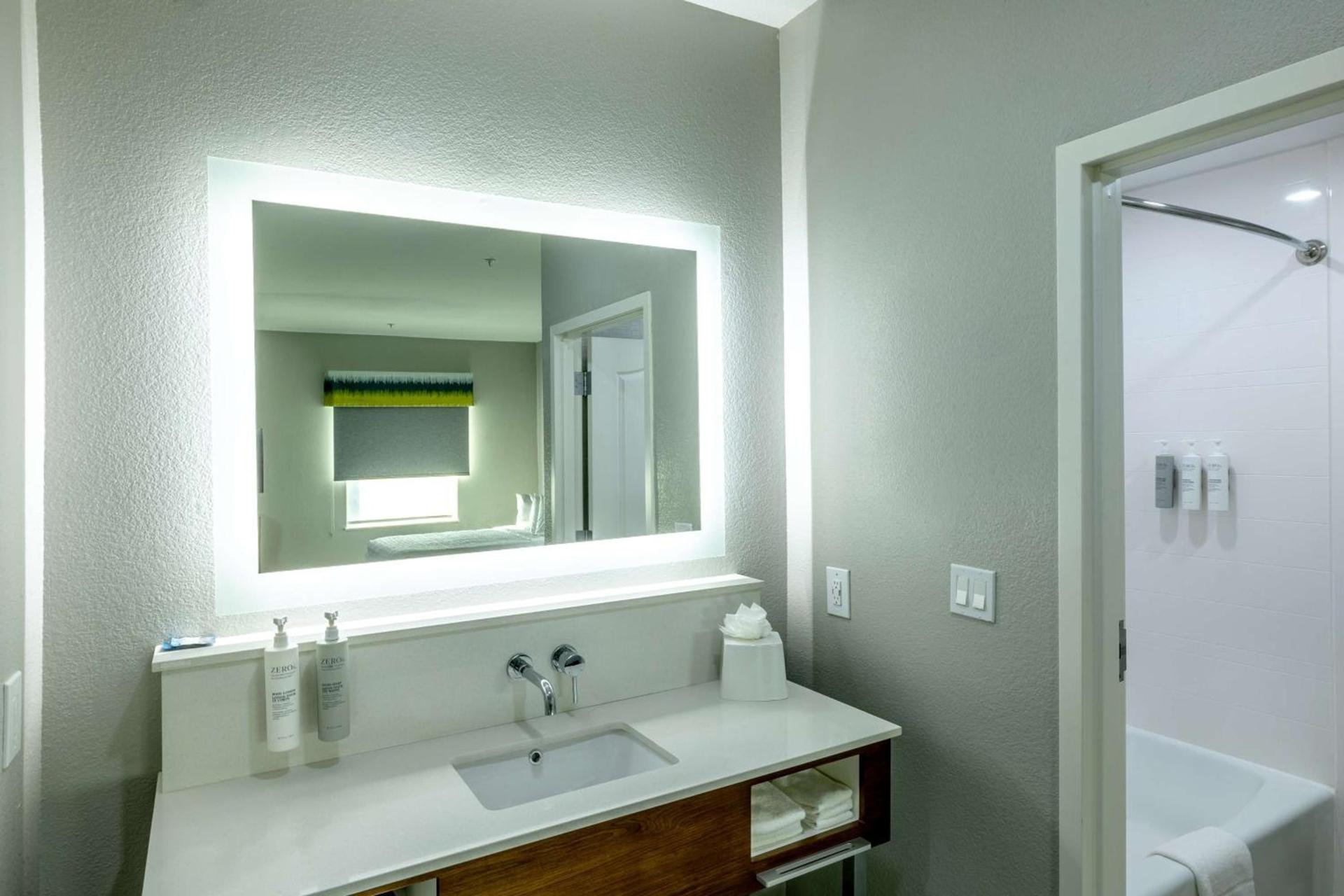 Hampton Inn & Suites Cleburne photo 43