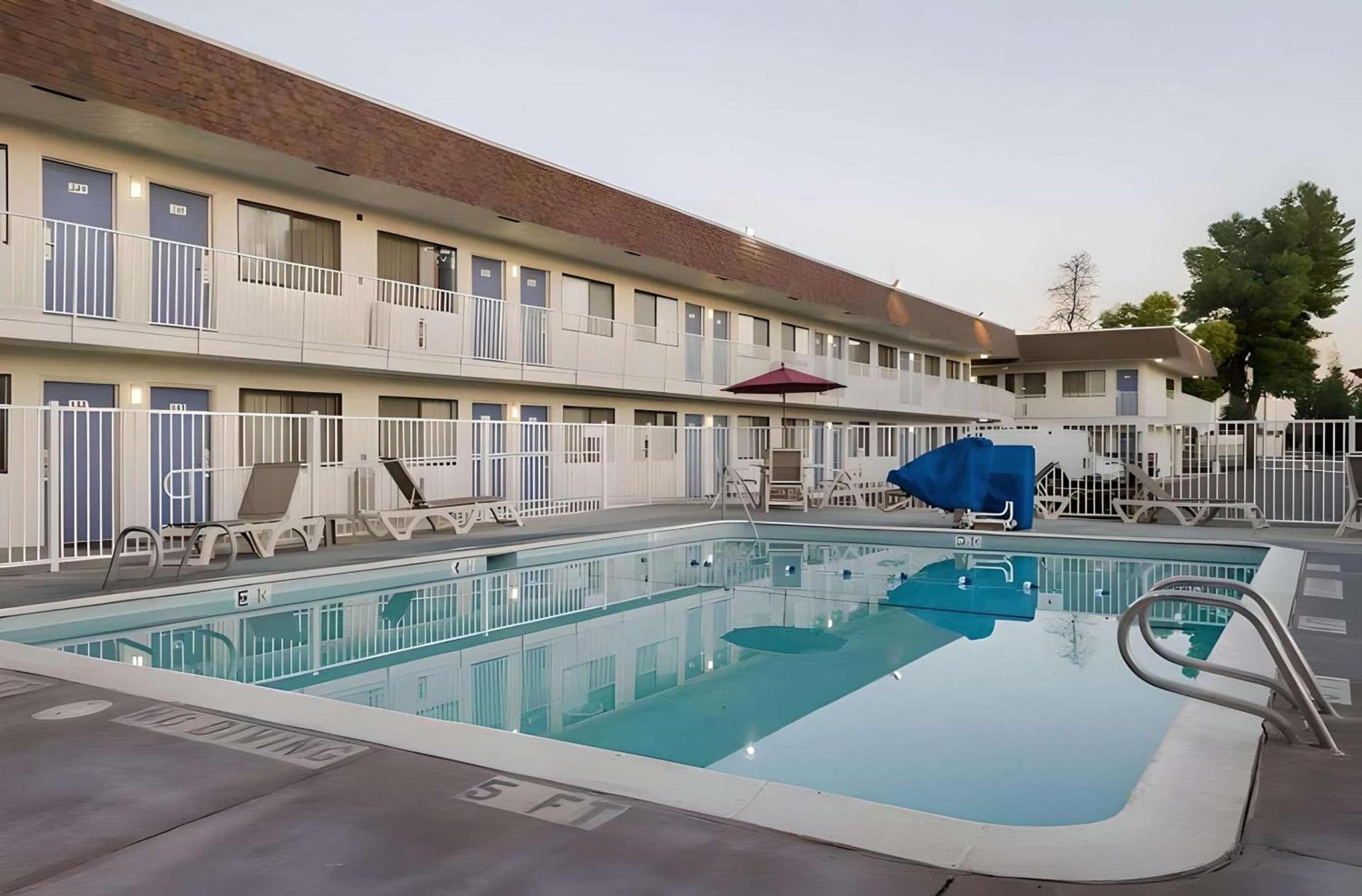 Park Inn by Radisson, Turlock photo 11