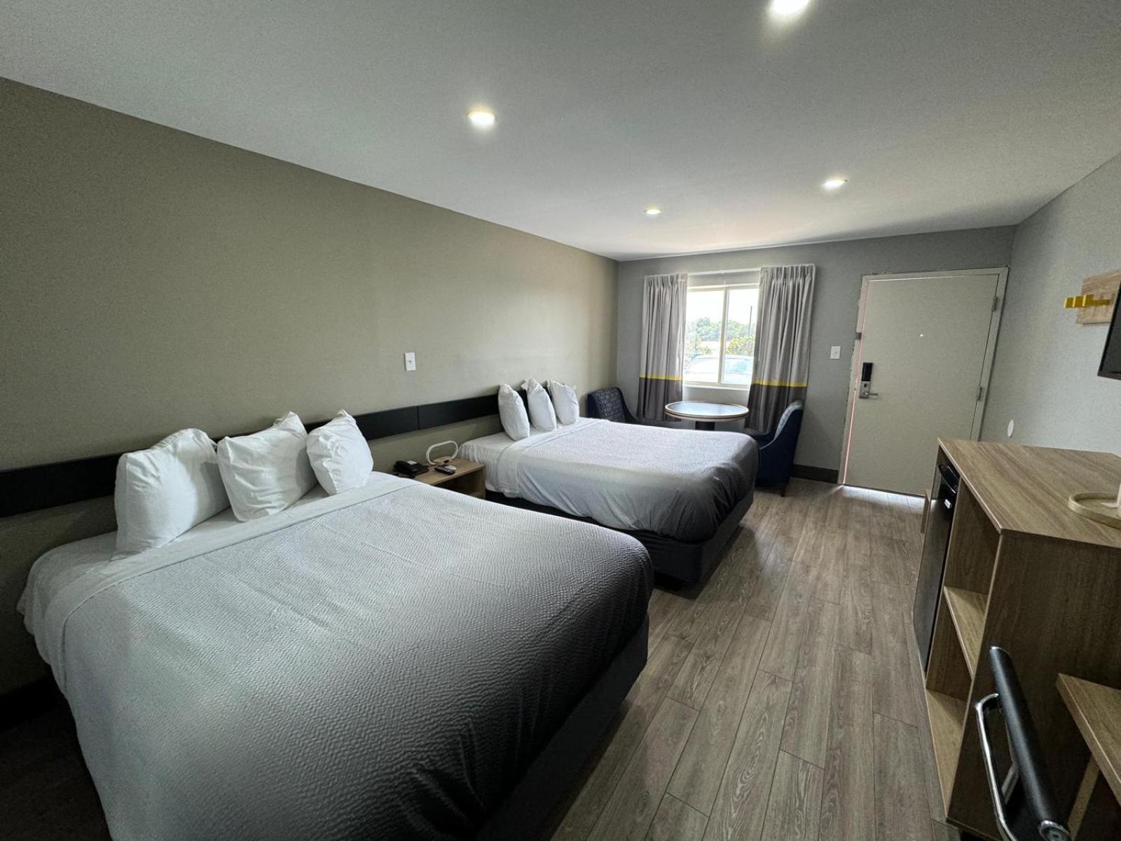 Super 8 by Wyndham Hazleton photo 6