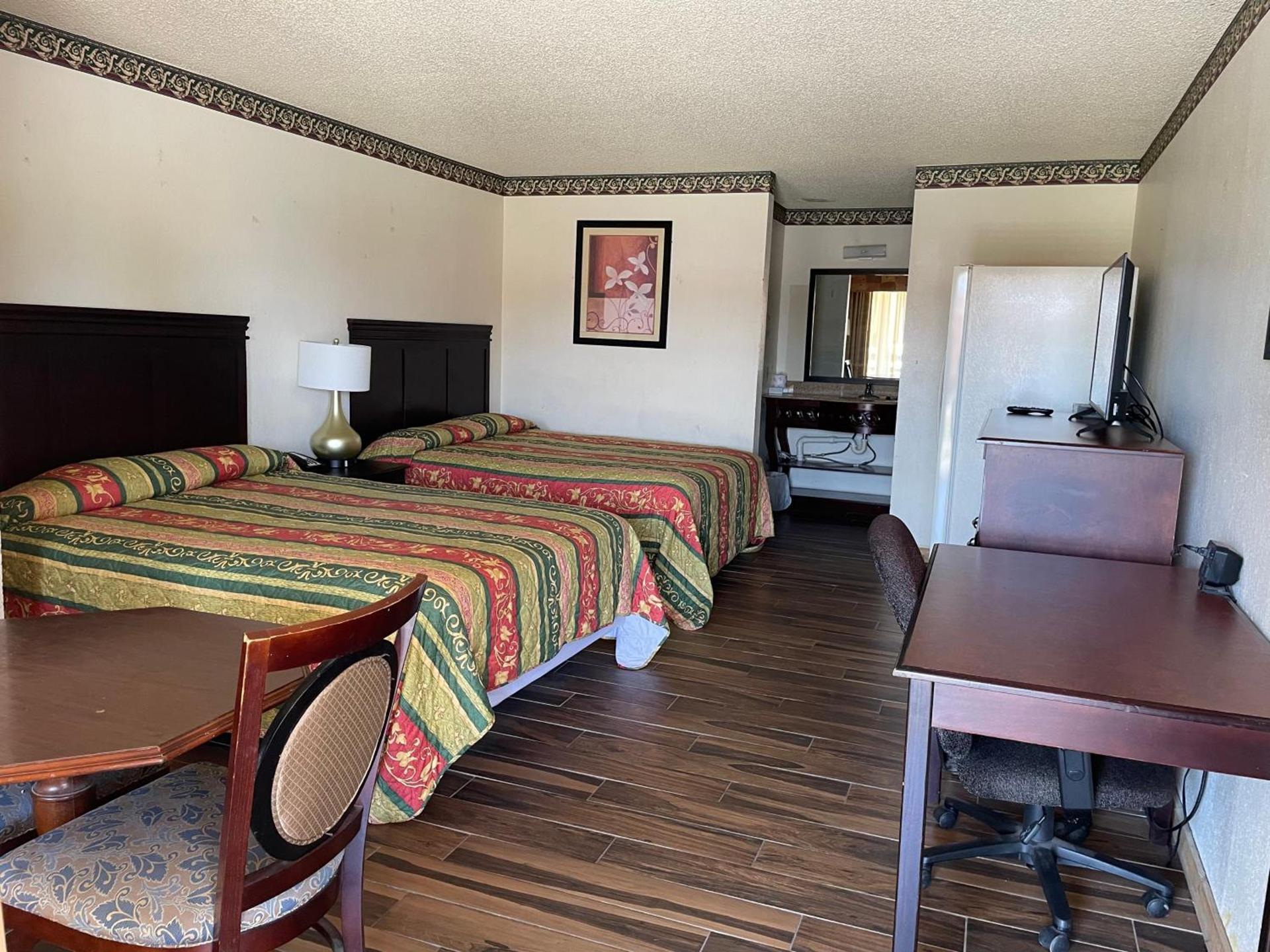 Granbury Inn and Suites photo 13