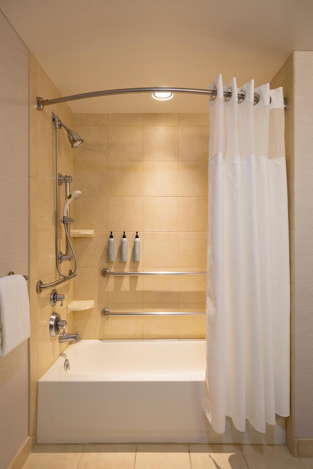 Courtyard by Marriott Madison West / Middleton photo 3