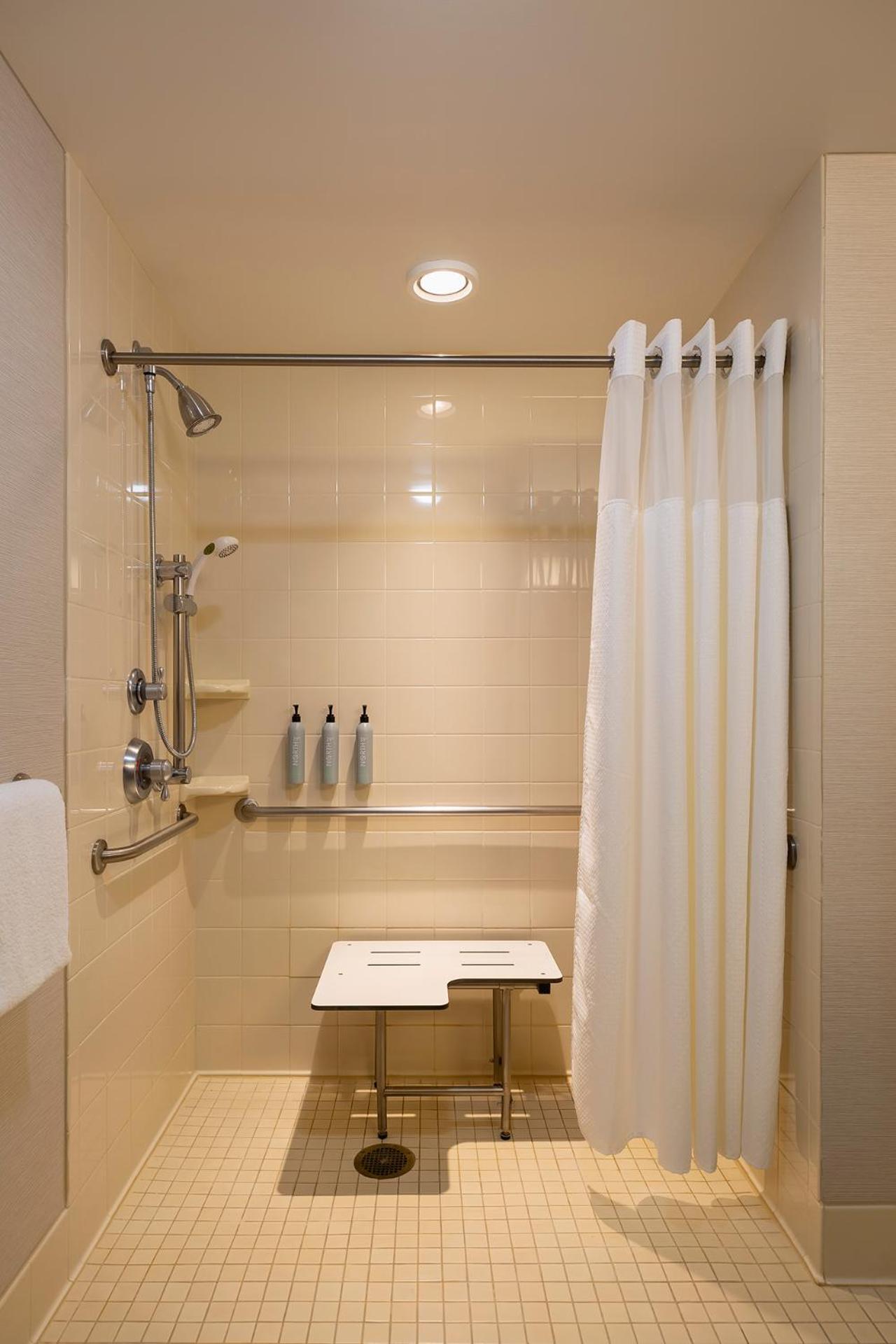 Courtyard by Marriott Madison West / Middleton photo 4