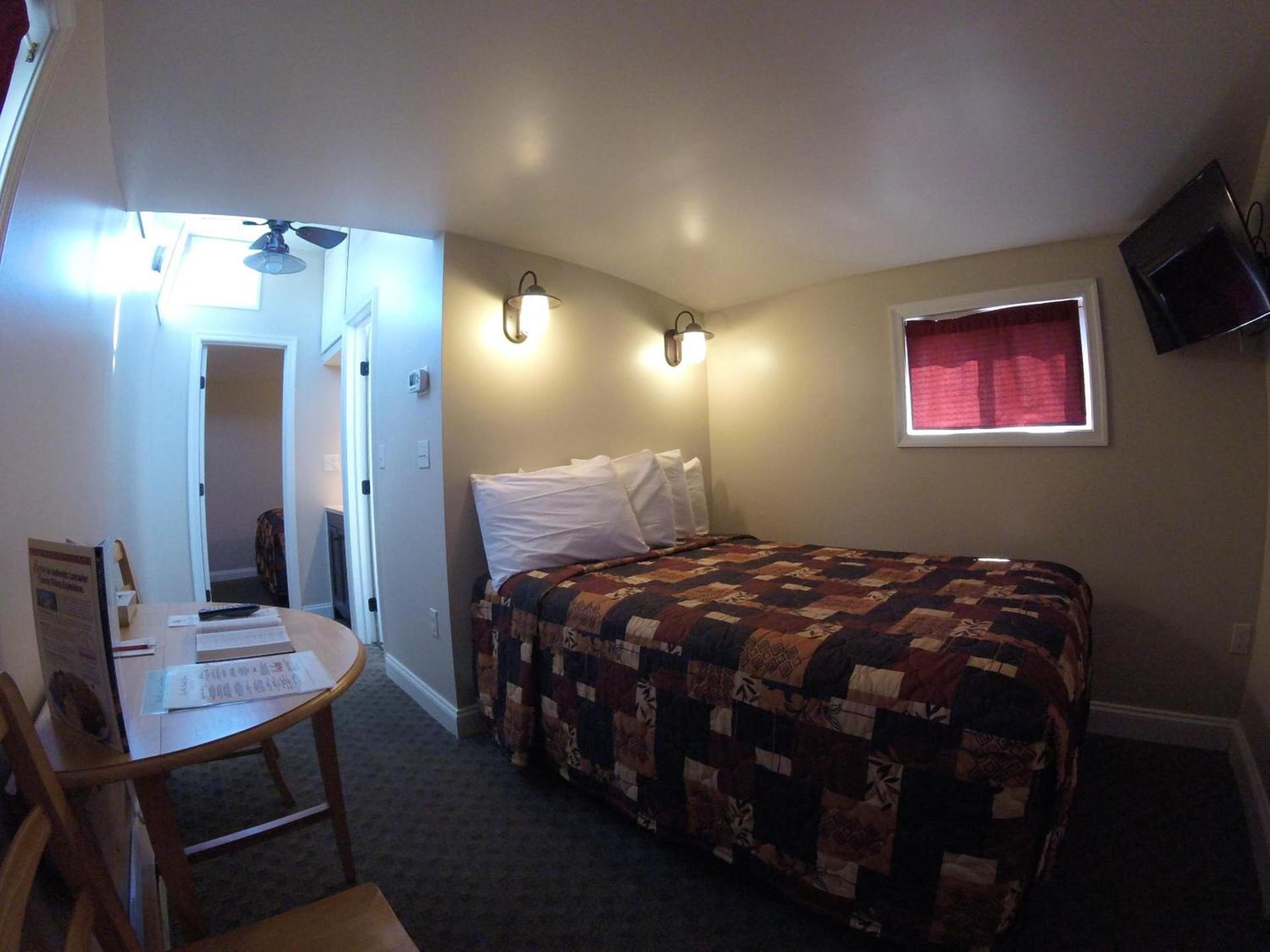 Red Caboose Motel & Restaurant photo 67
