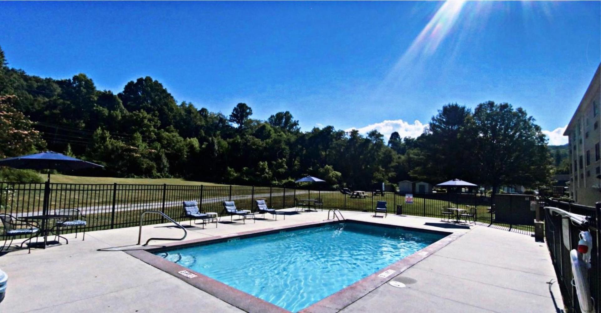 Microtel Inn & Suites by Wyndham Cherokee photo 2
