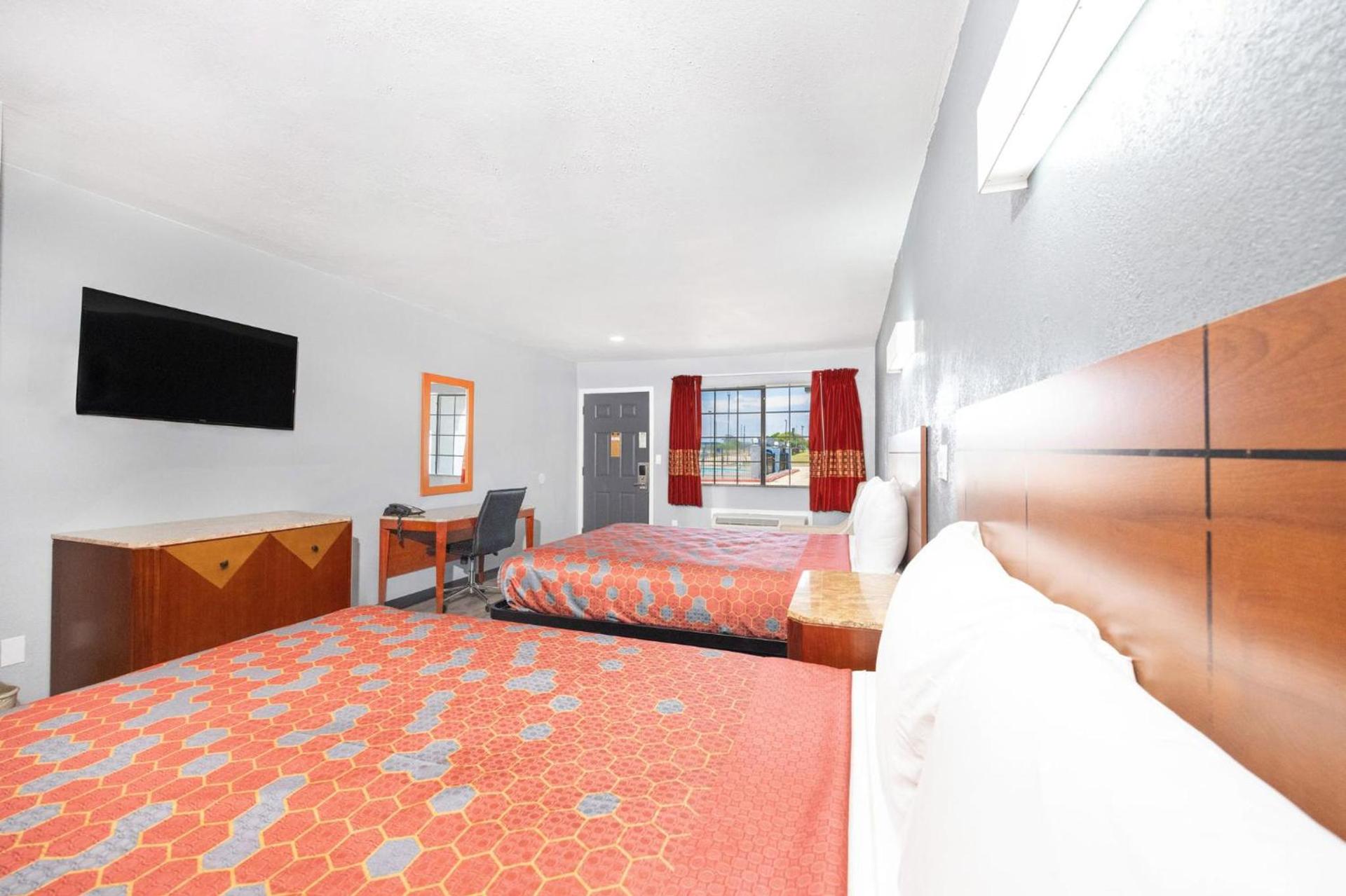 Executive Inn Hondo photo 11
