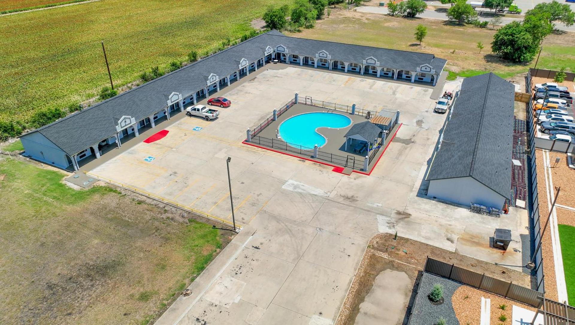 Executive Inn Hondo photo 21