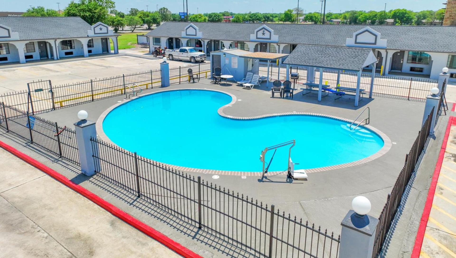 Executive Inn Hondo photo 2