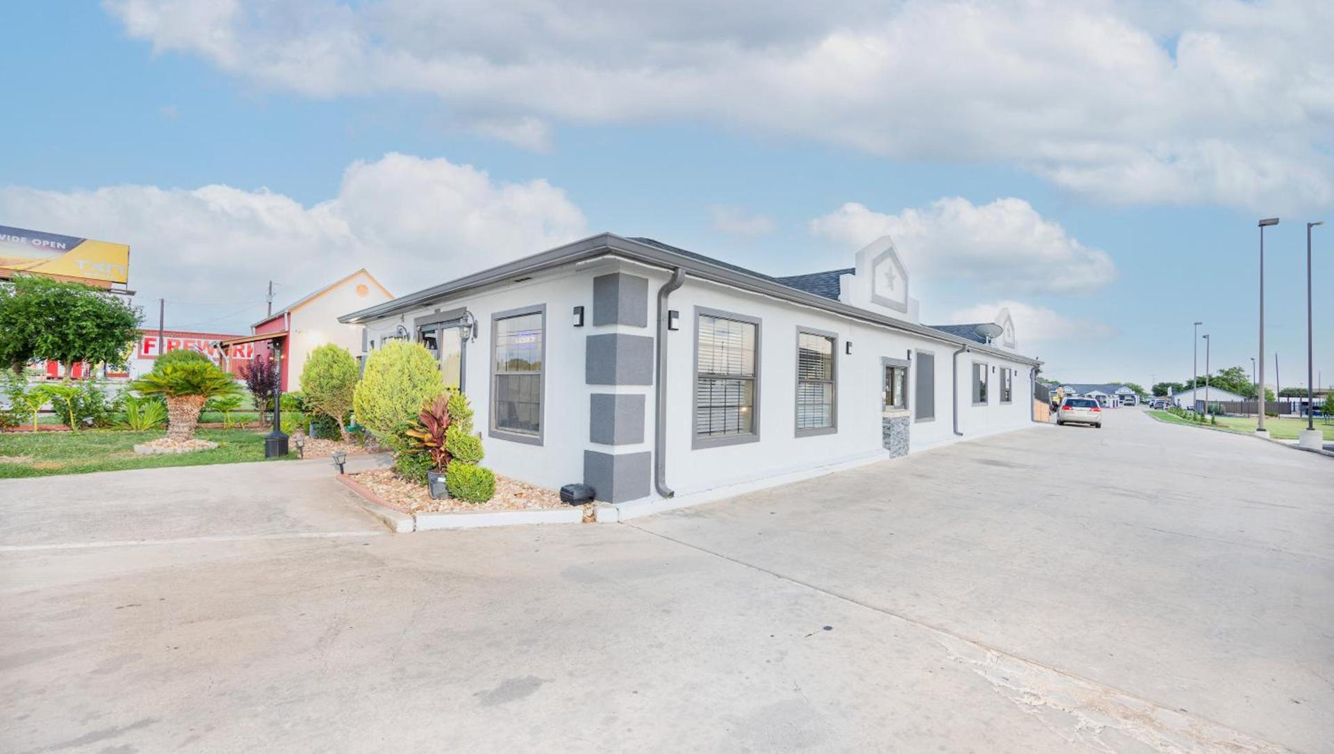 Executive Inn Hondo photo 15