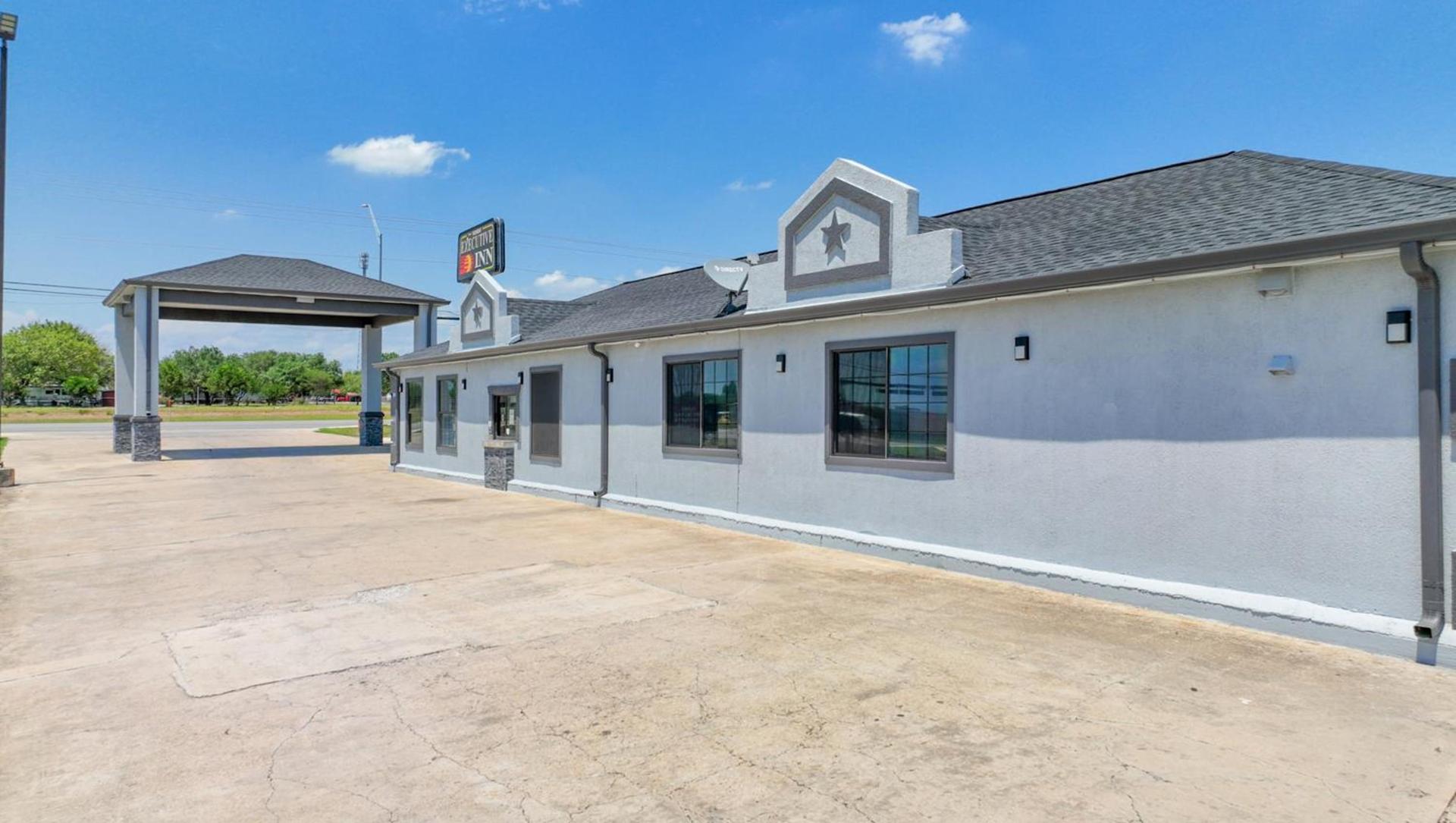 Executive Inn Hondo photo 3