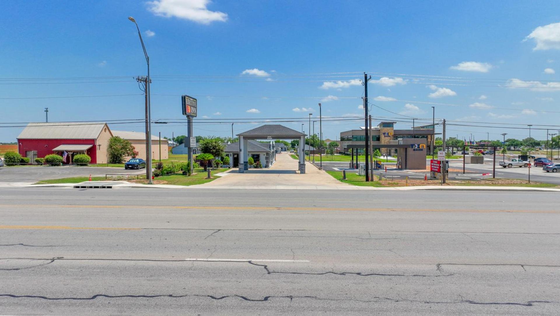 Executive Inn Hondo photo 27