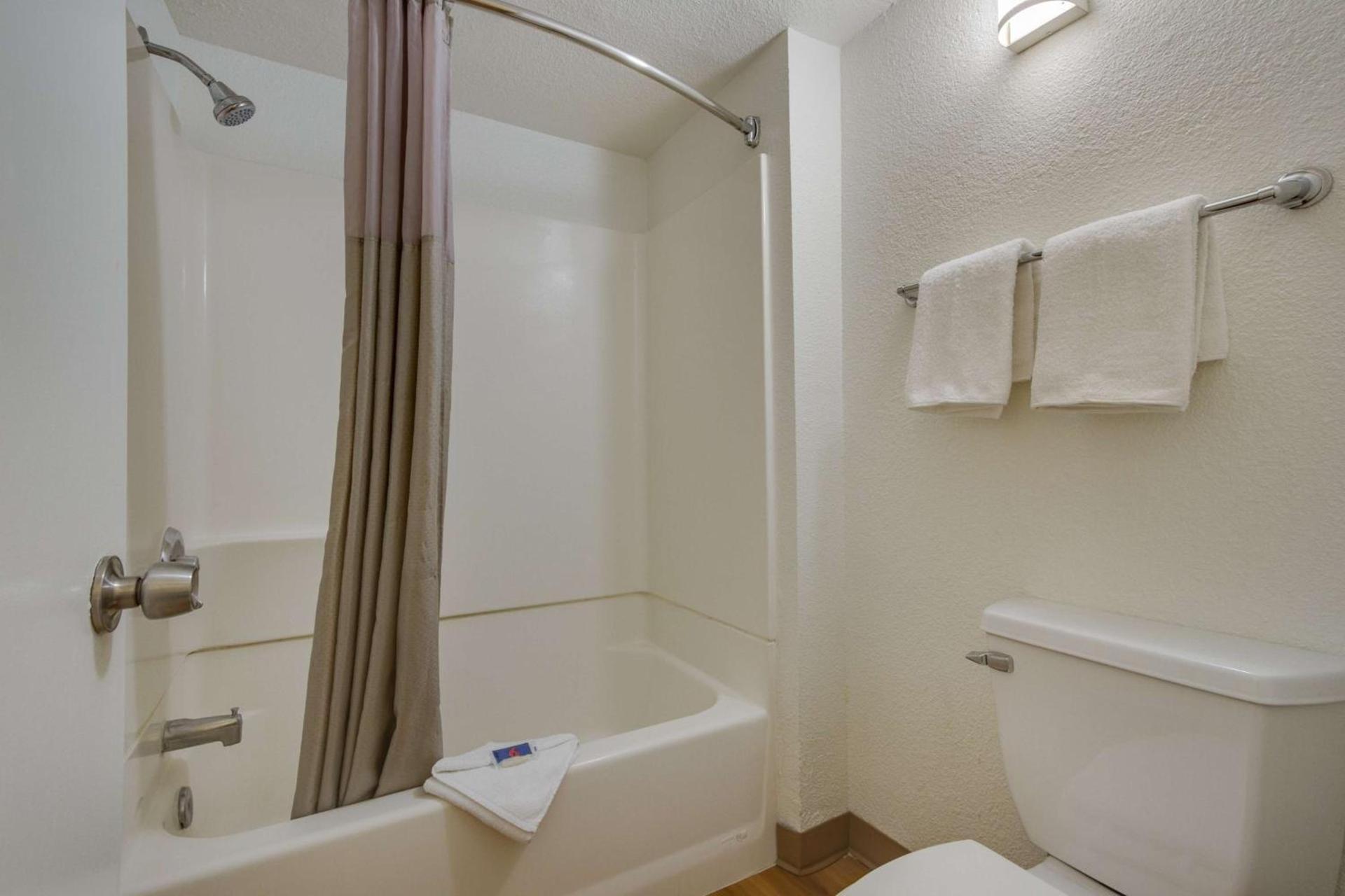 Motel 6-Tempe, AZ - Broadway - ASU photo 8