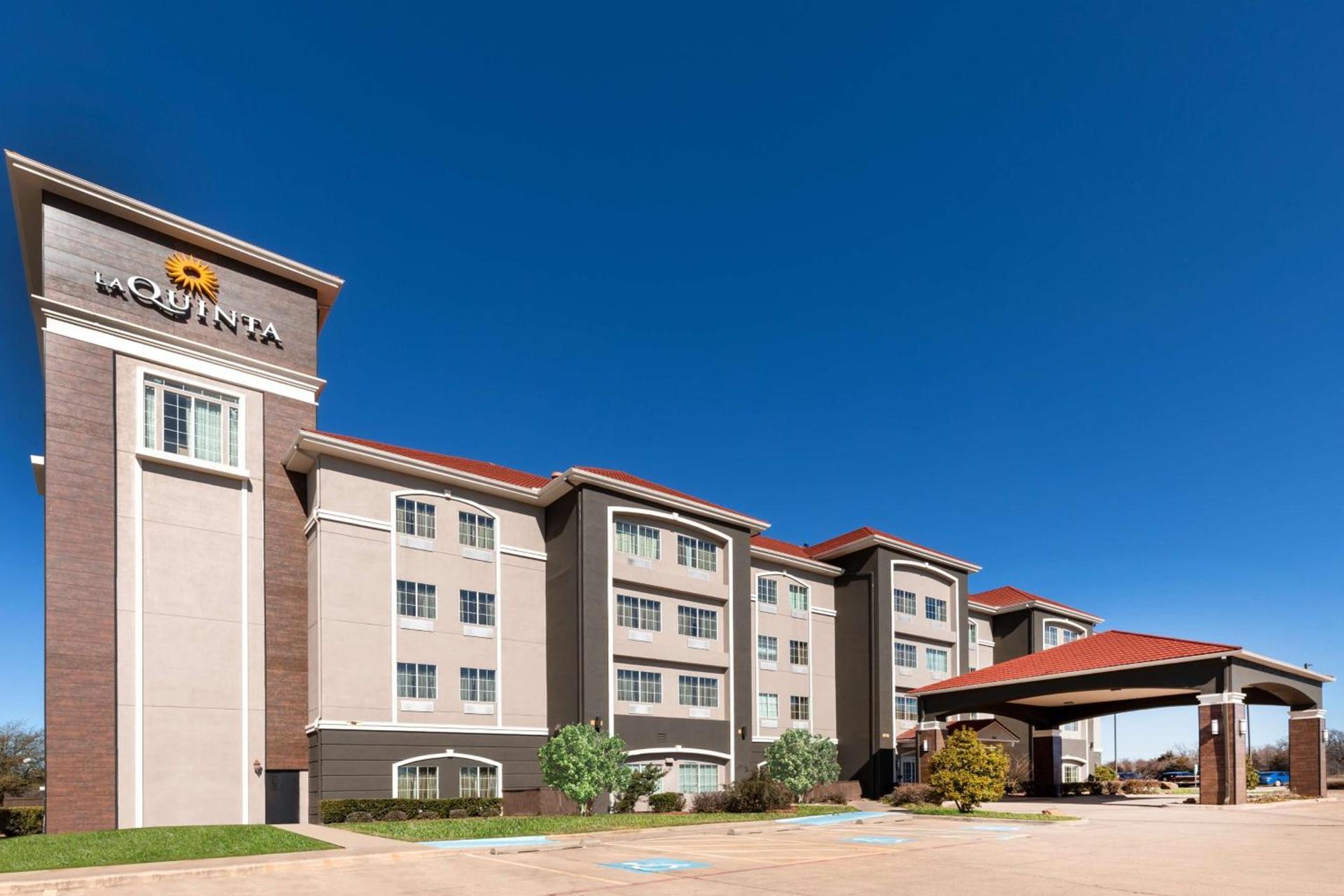 La Quinta by Wyndham Mt. Pleasant photo 2