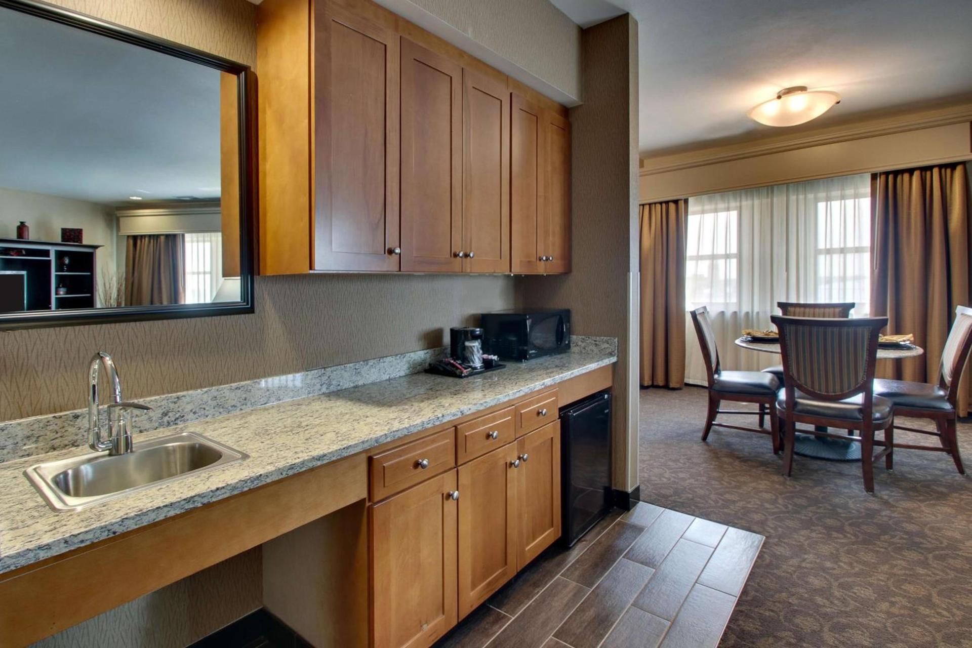 Drury Plaza Hotel Broadview Wichita photo 32