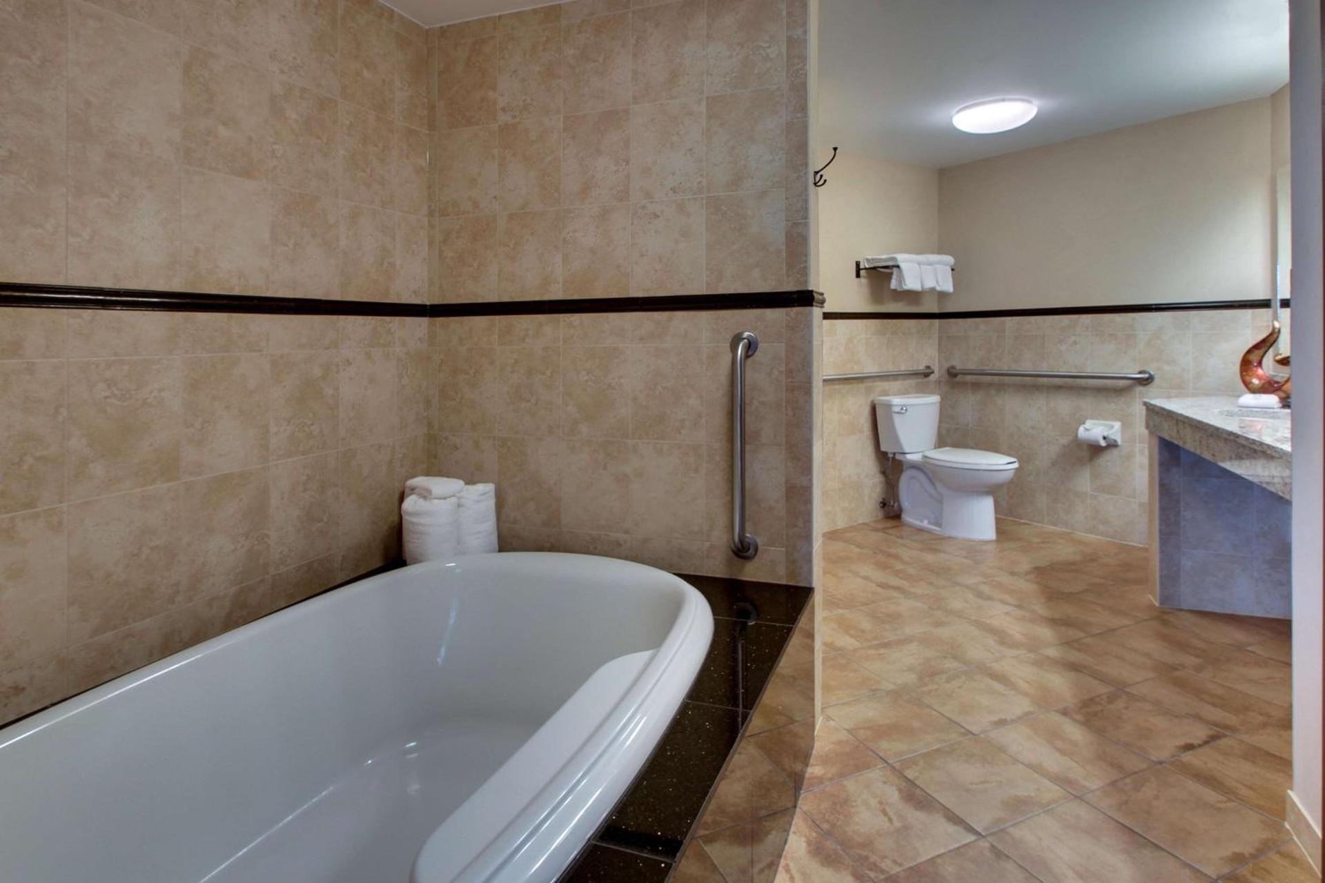 Drury Plaza Hotel Broadview Wichita photo 34