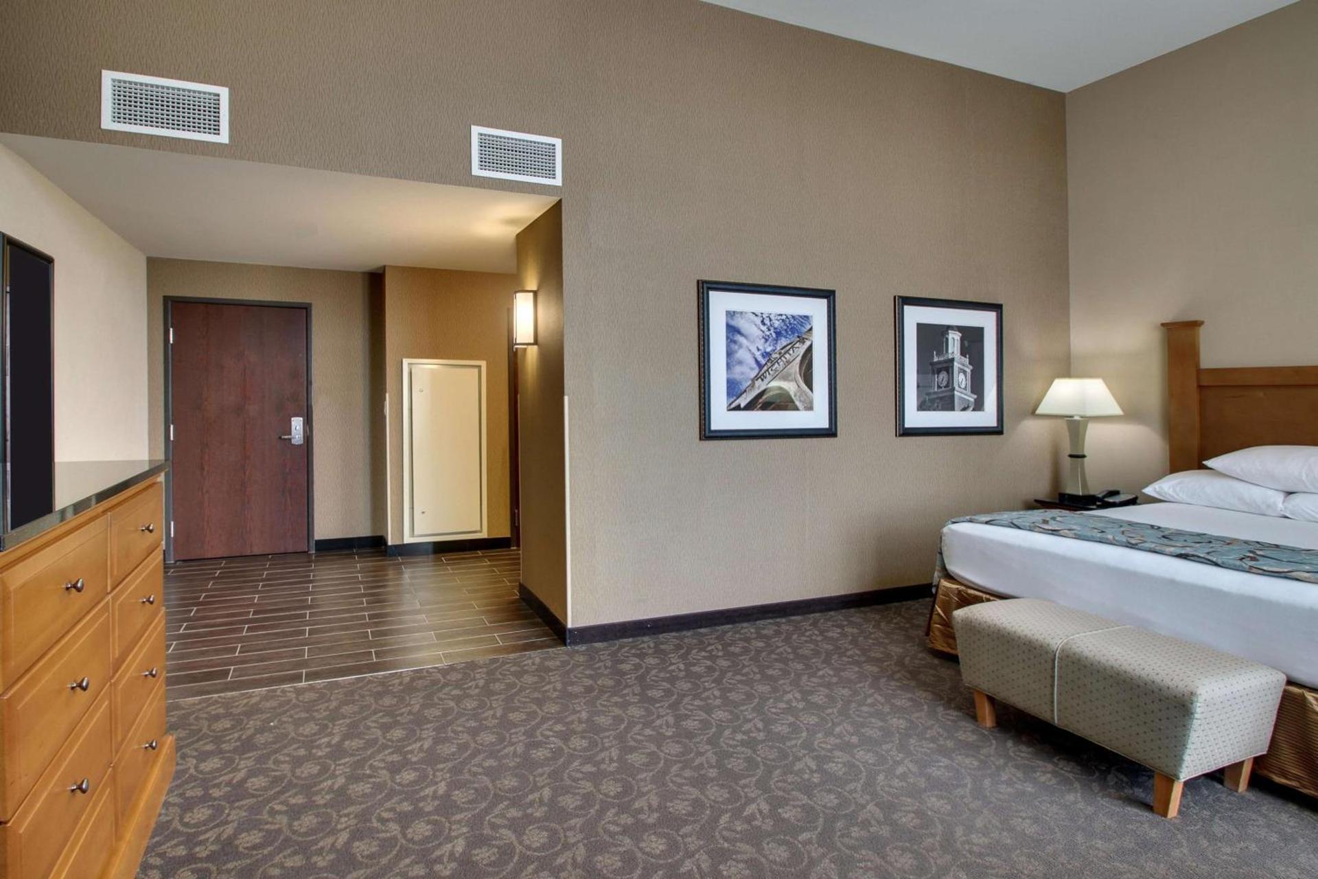 Drury Plaza Hotel Broadview Wichita photo 41