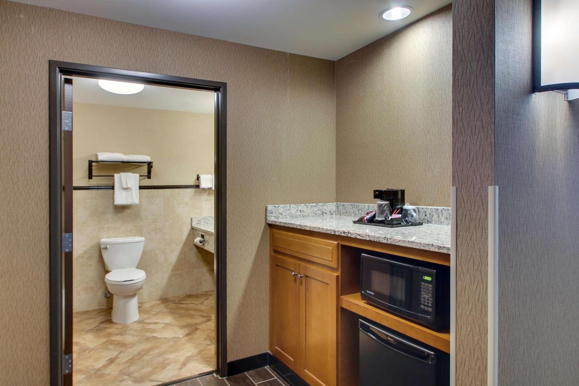 Drury Plaza Hotel Broadview Wichita photo 42