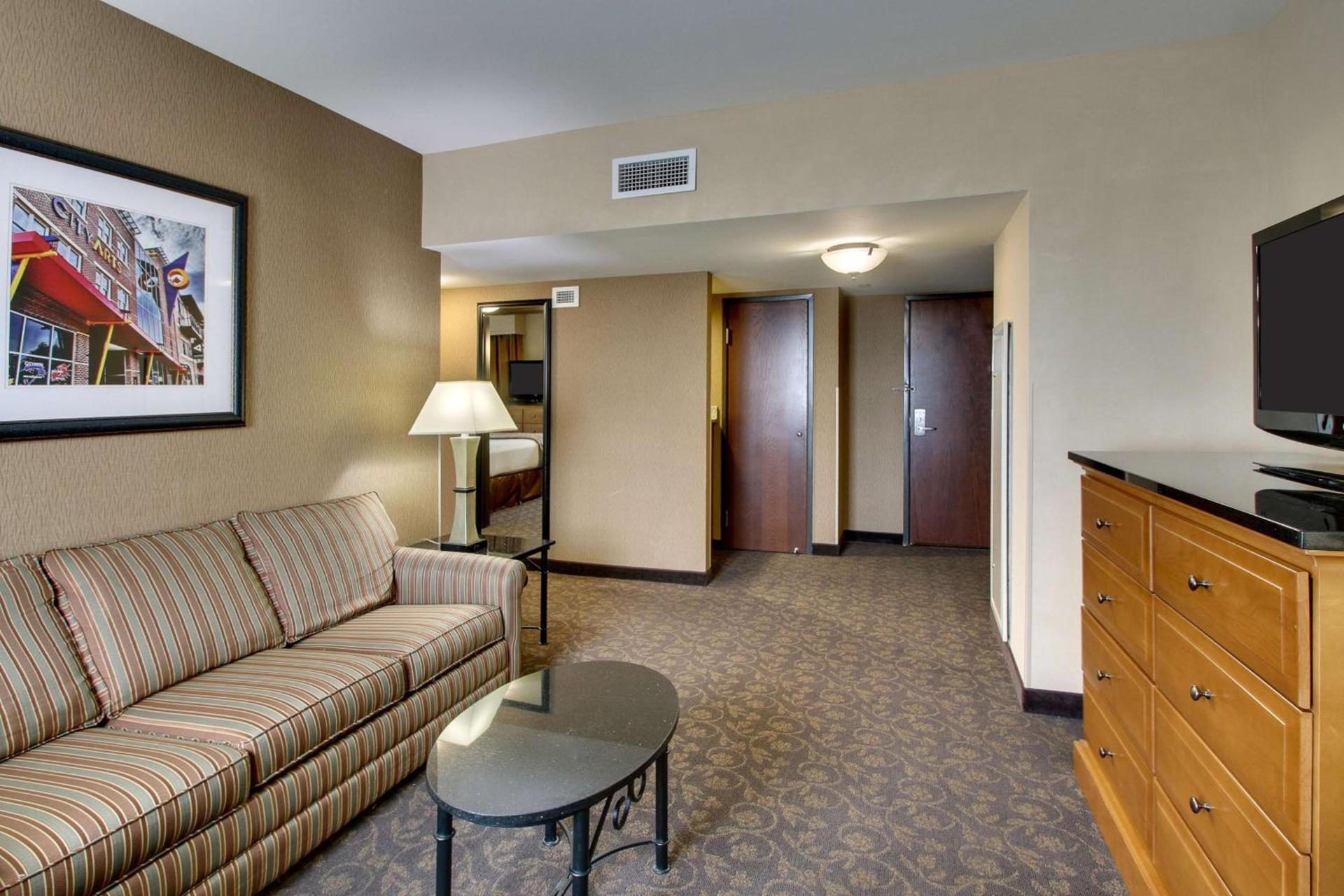 Drury Plaza Hotel Broadview Wichita photo 45