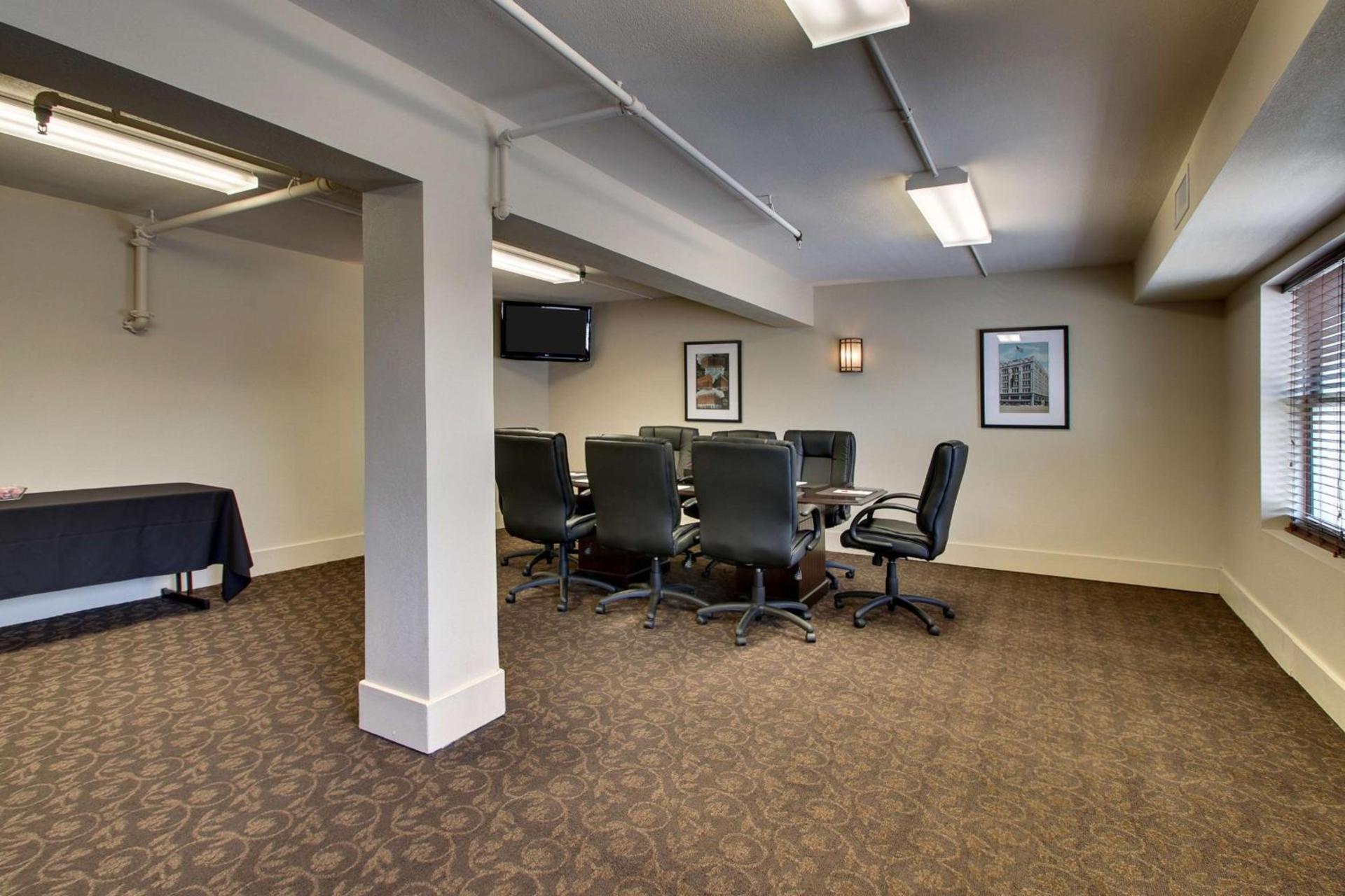 Drury Plaza Hotel Broadview Wichita photo 56