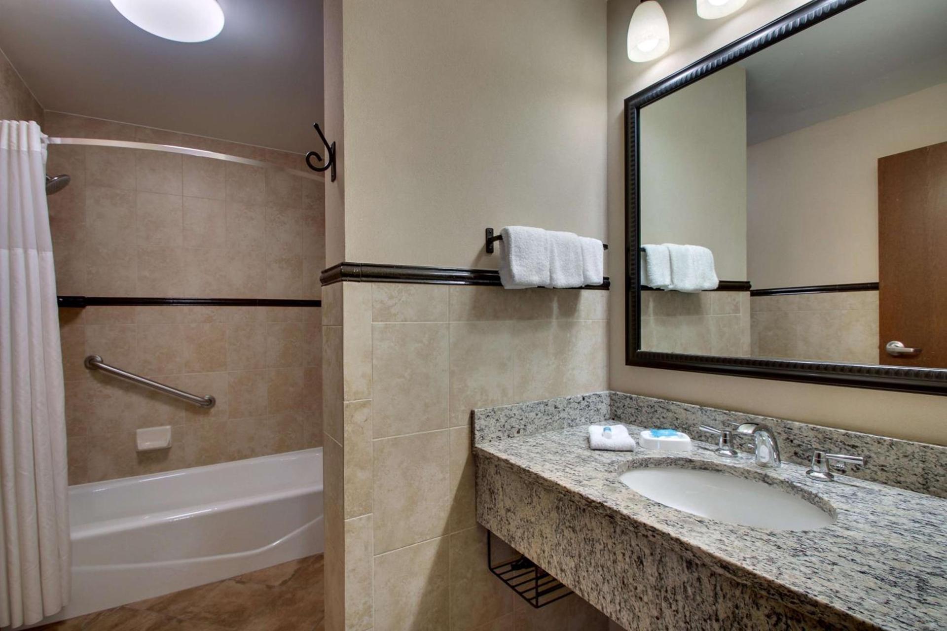 Drury Plaza Hotel Broadview Wichita photo 74