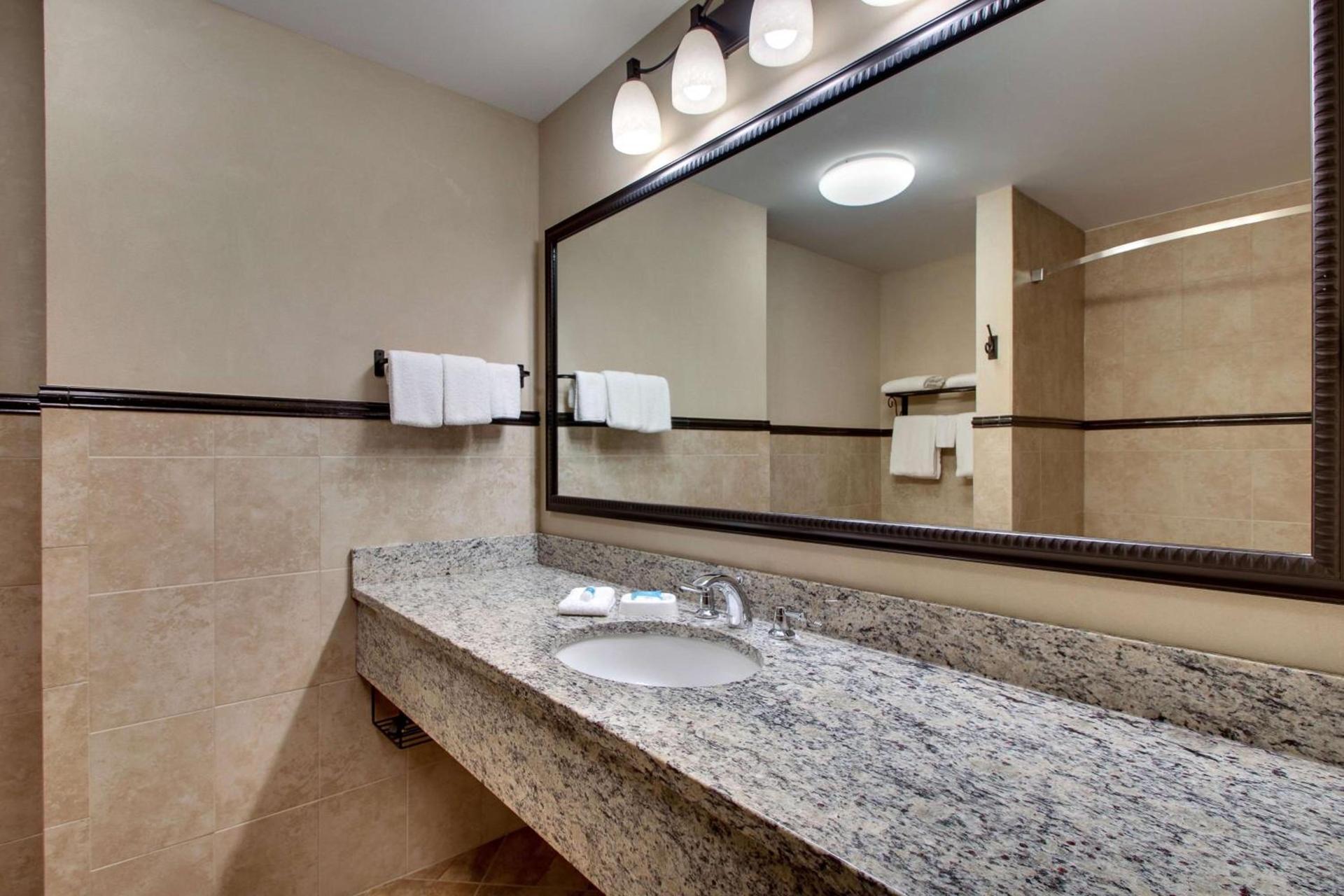 Drury Plaza Hotel Broadview Wichita photo 73