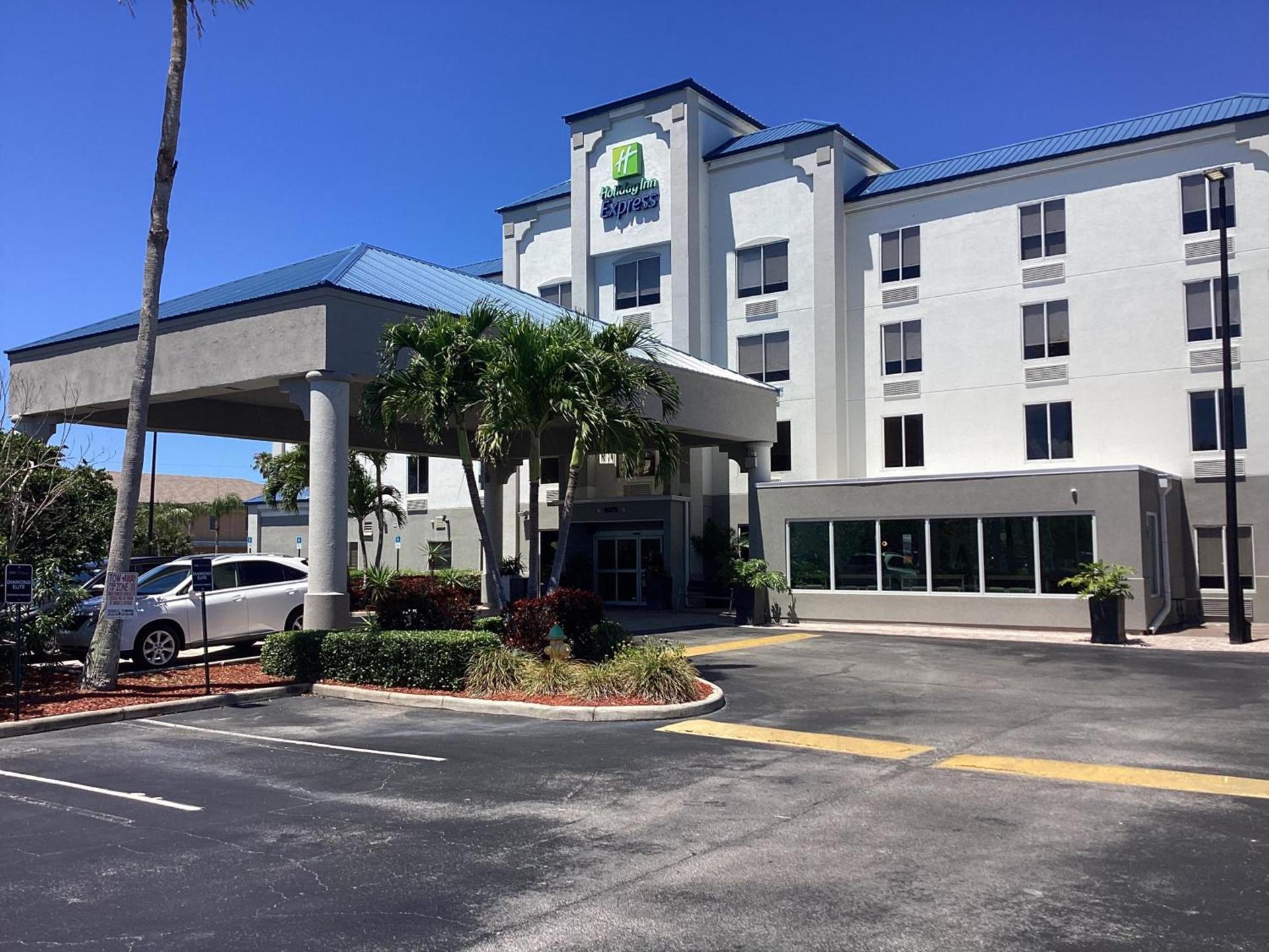 Holiday Inn Express Hotel & Suites Cocoa Beach by IHG photo 1