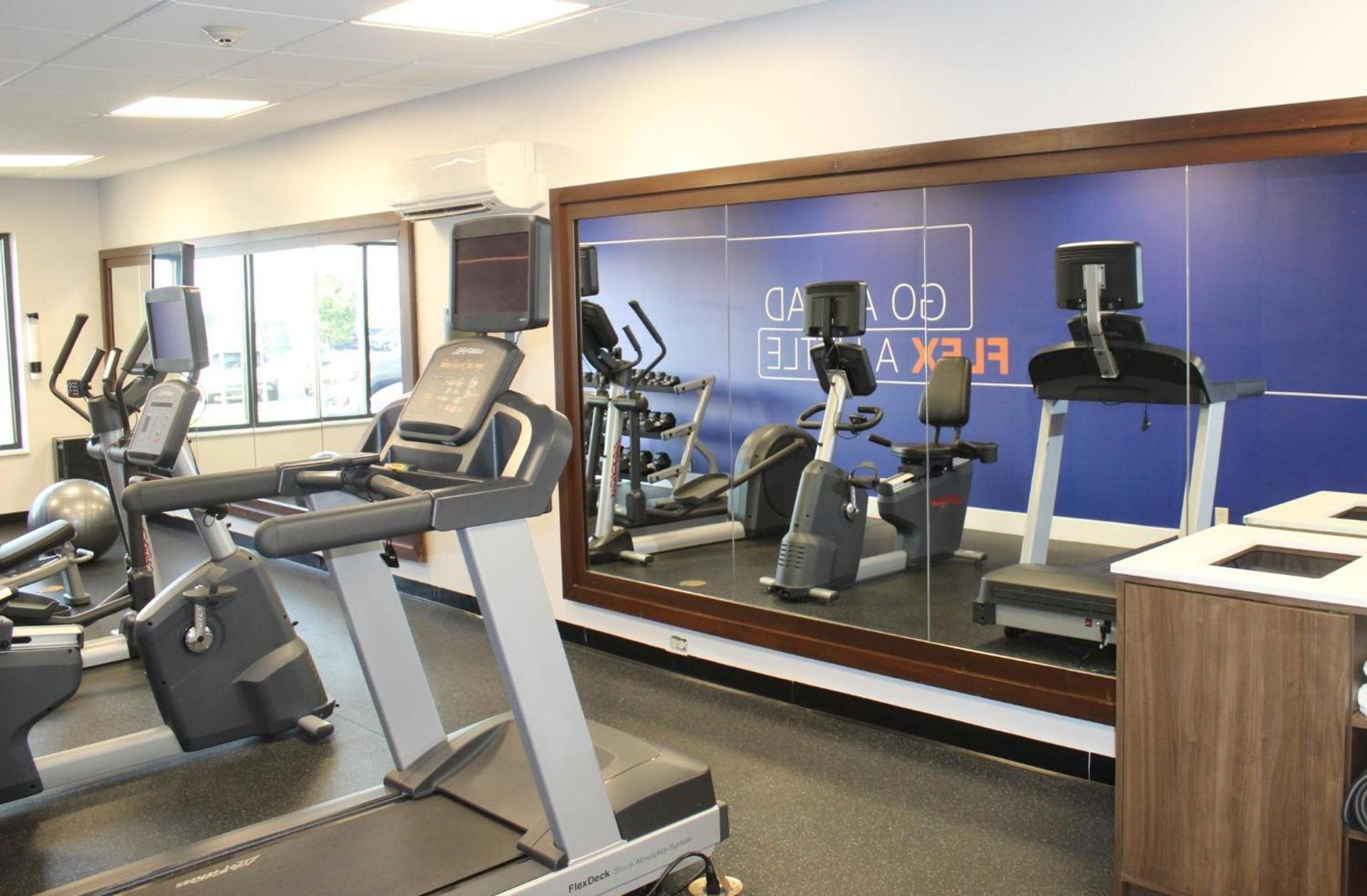Holiday Inn Express & Suites Greenfield by IHG photo 39