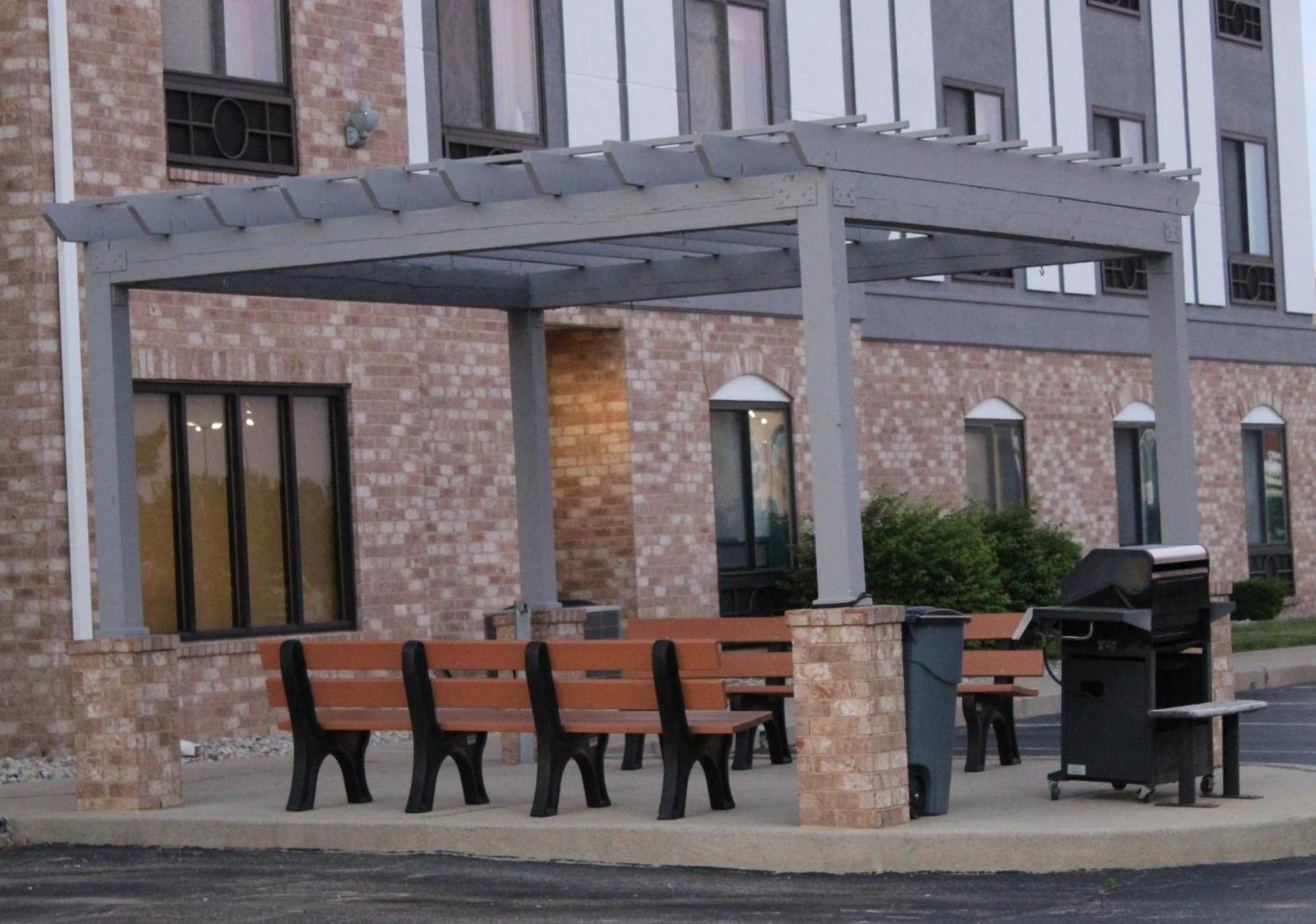 Holiday Inn Express & Suites Greenfield by IHG photo 43