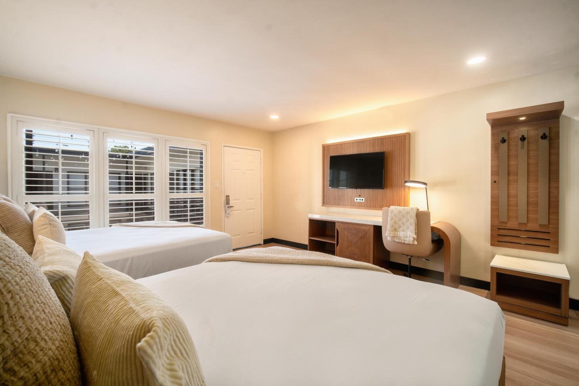 LYFE INN & SUITES by AGA - Beverly Hills West Hollywood photo 11