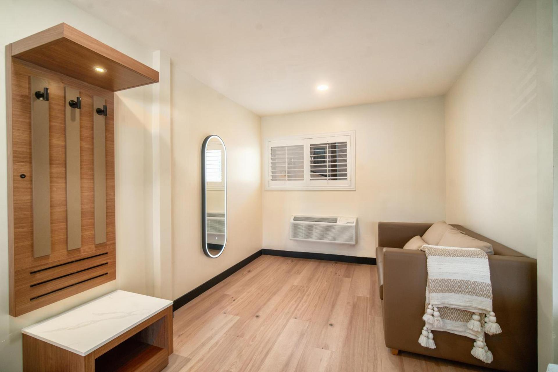 LYFE INN & SUITES by AGA - Beverly Hills West Hollywood photo 14