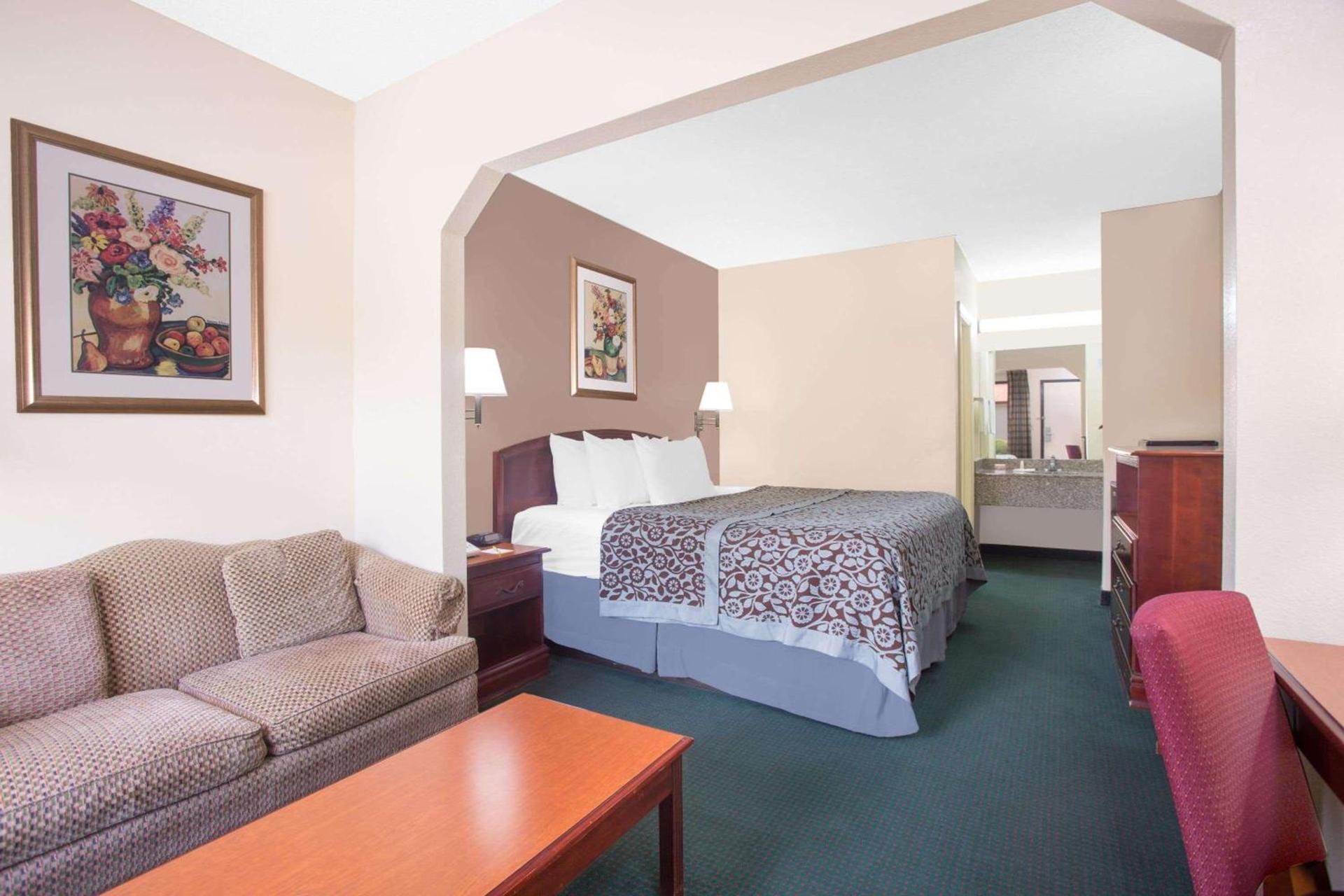 Days Inn by Wyndham Dublin GA photo 4