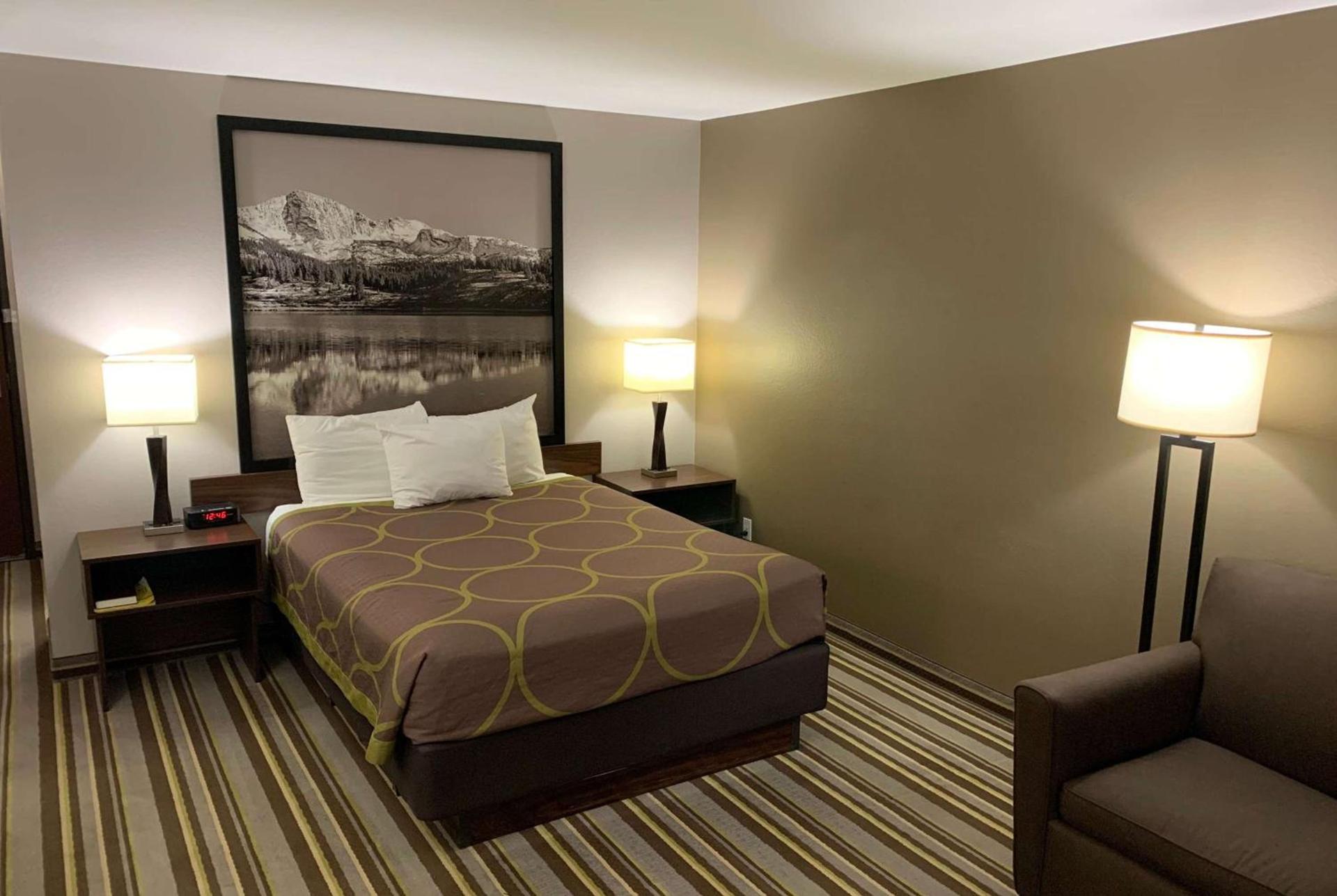 Super 8 by Wyndham Durango photo 23