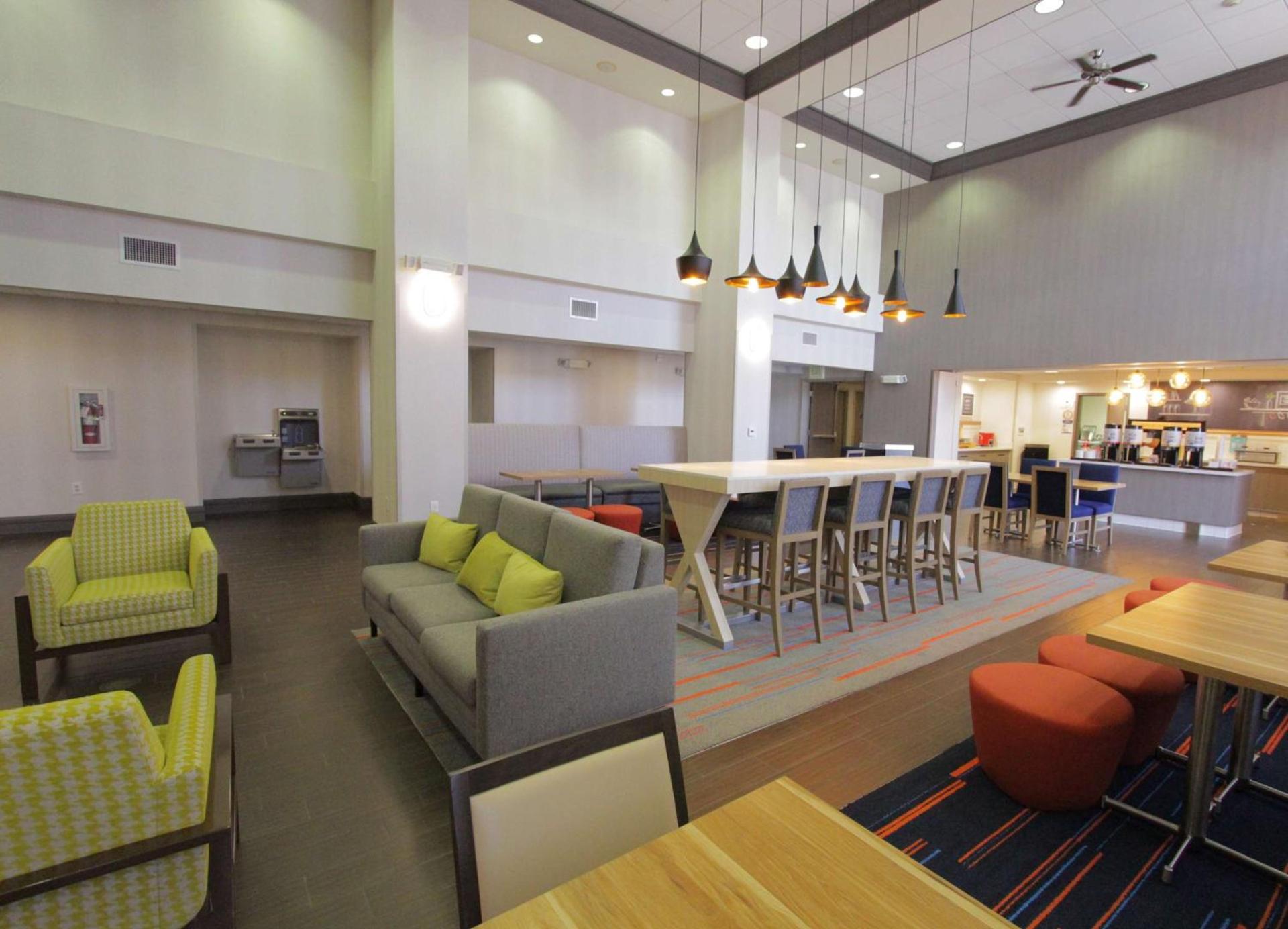 Hampton Inn & Suites Seal Beach photo 4