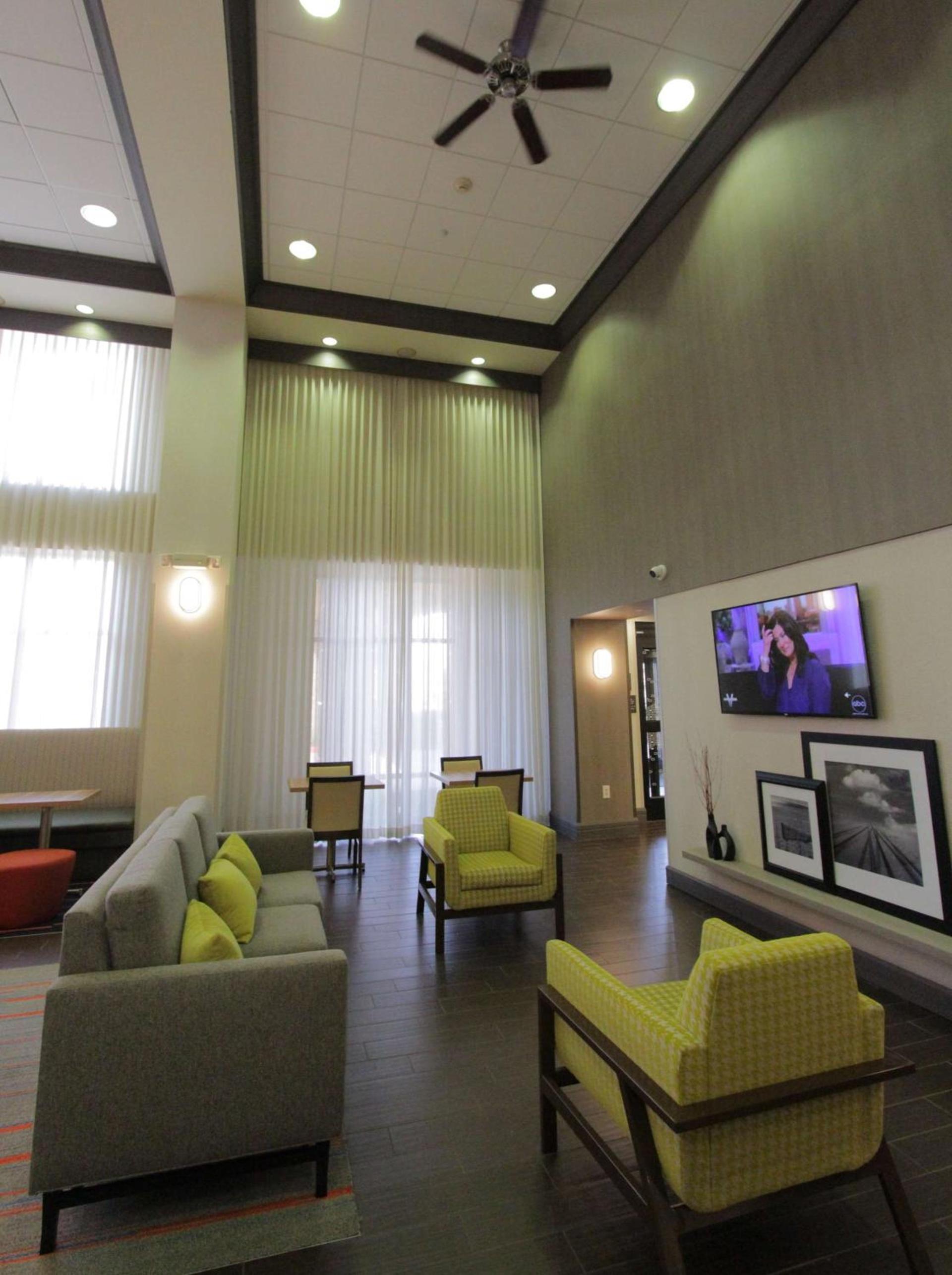 Hampton Inn & Suites Seal Beach photo 5