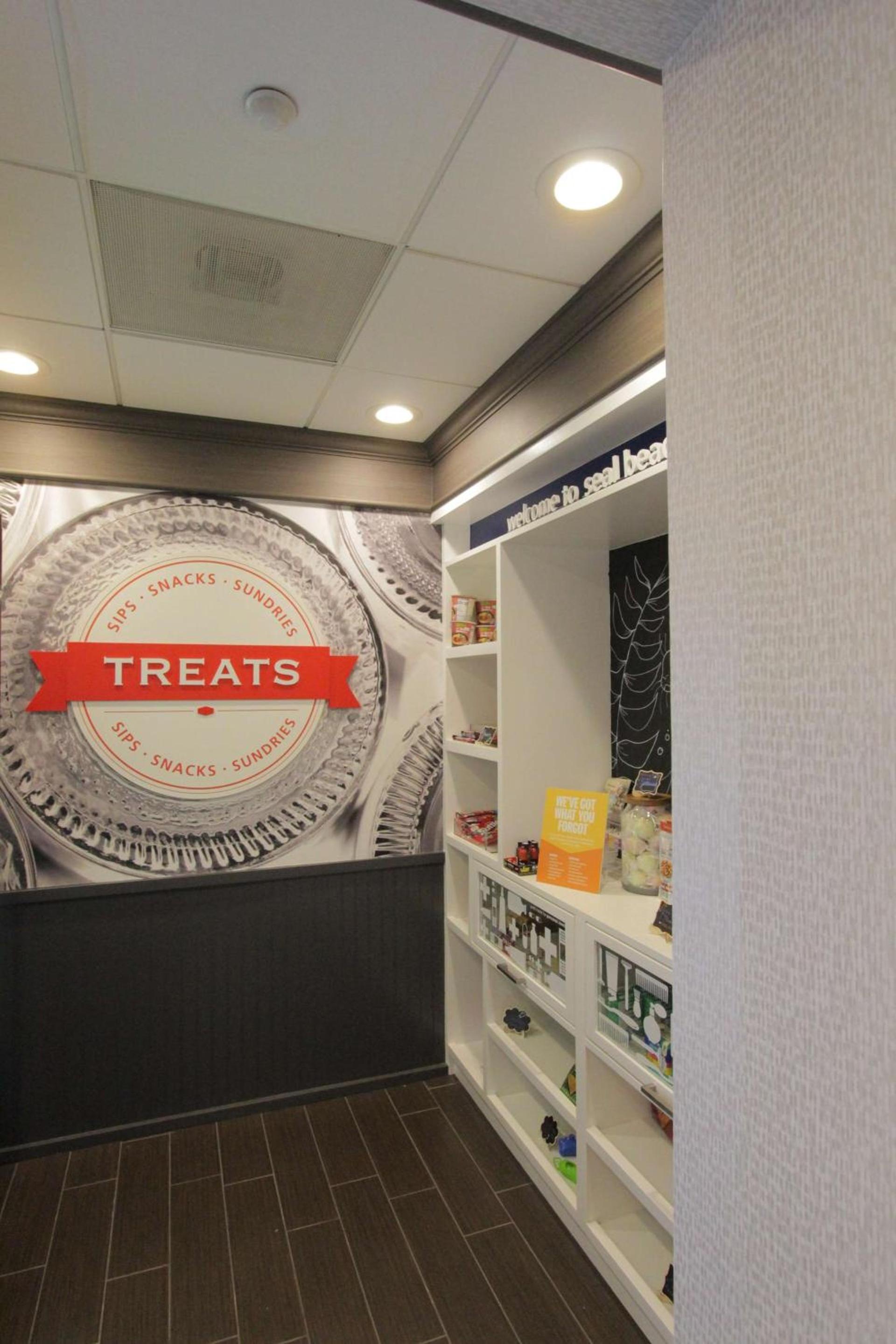 Hampton Inn & Suites Seal Beach photo 10