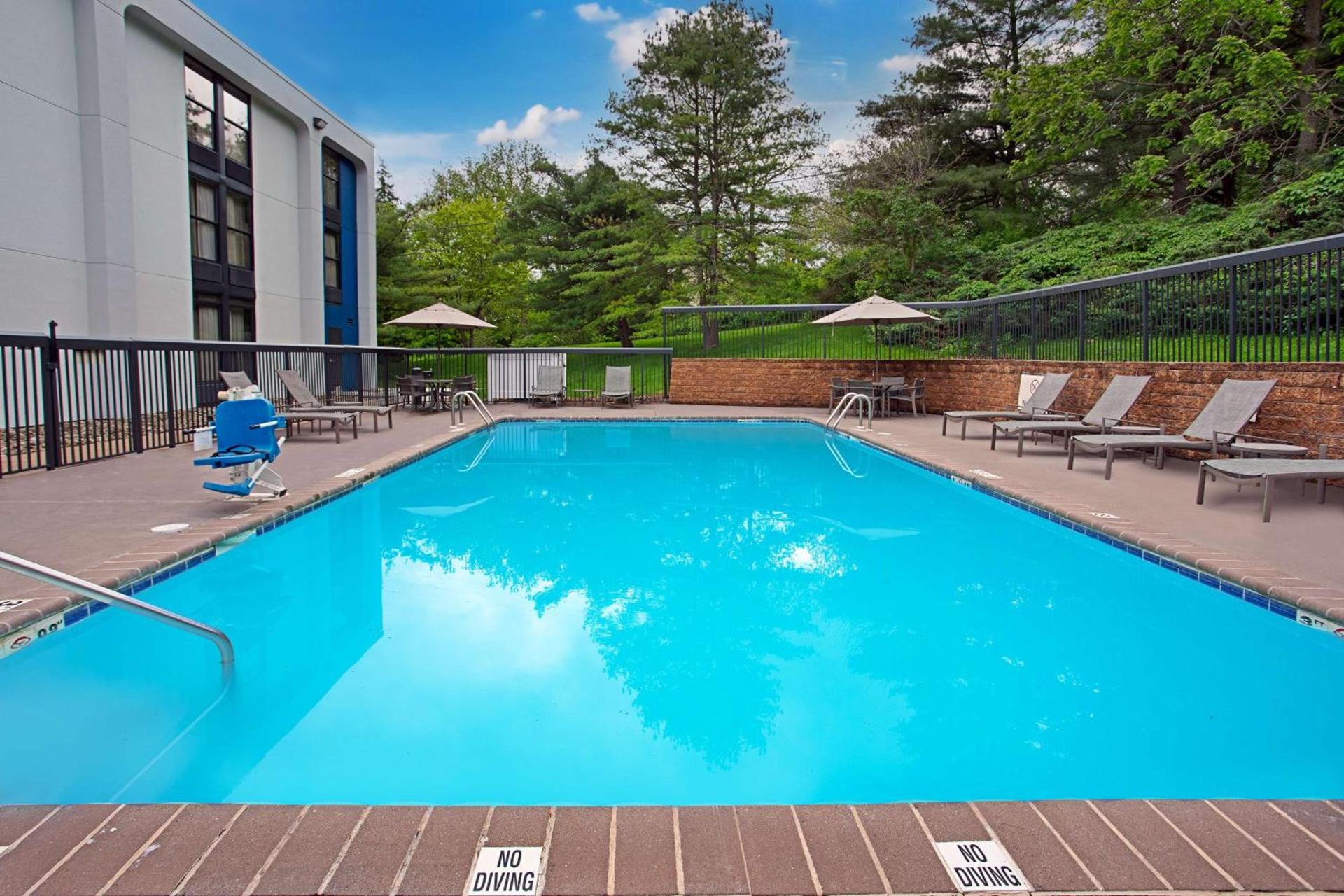 Hampton Inn State College photo 6