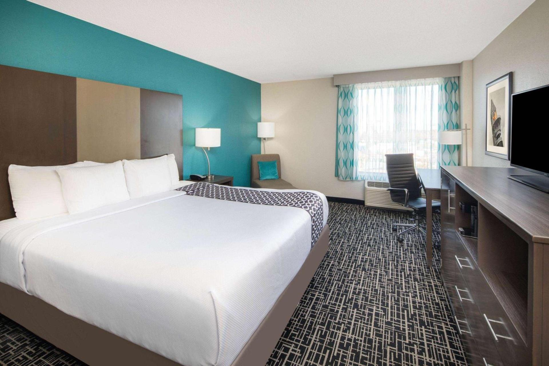 La Quinta by Wyndham Atlanta Airport North photo 35
