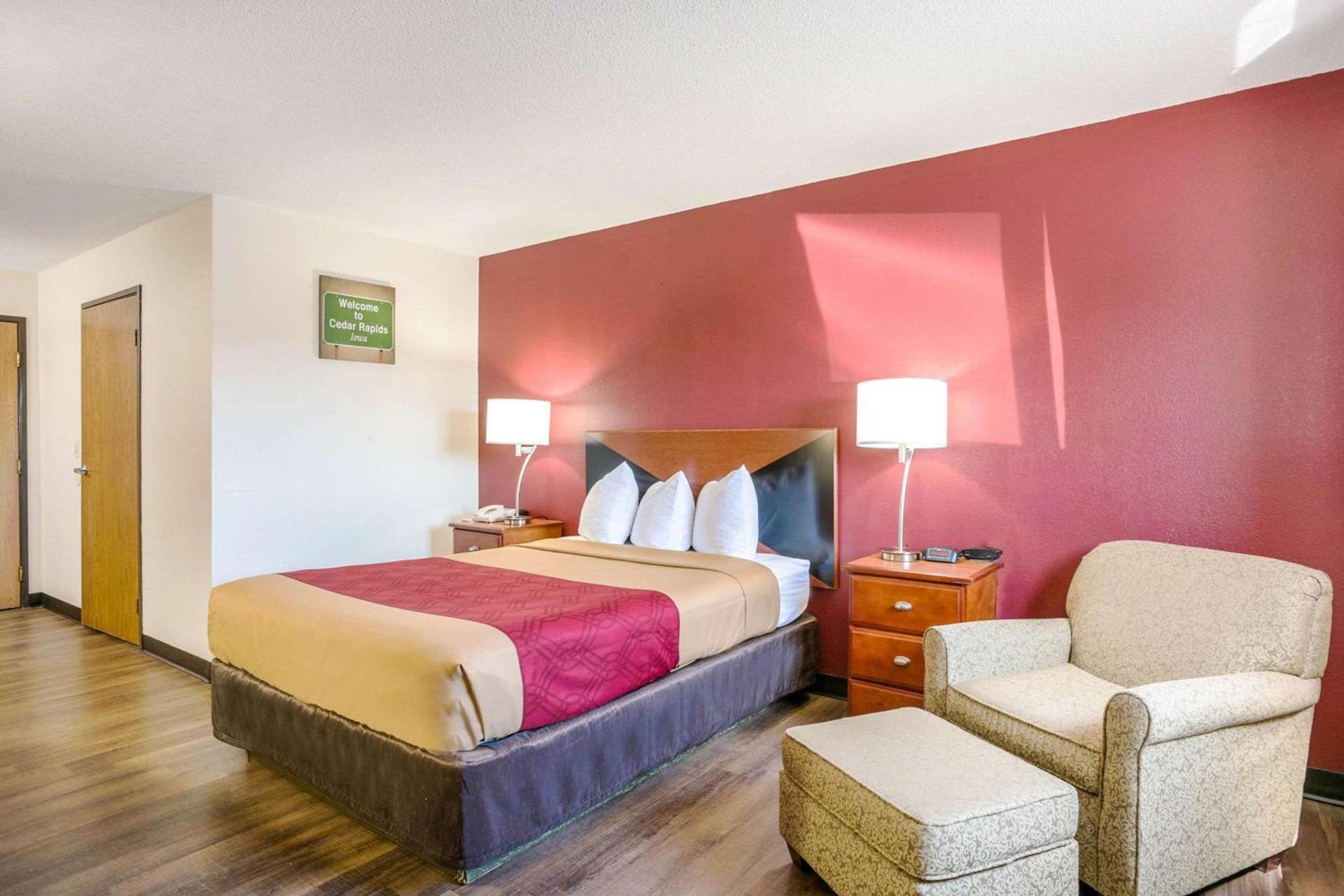 Econo Lodge Cedar Rapids South photo 8
