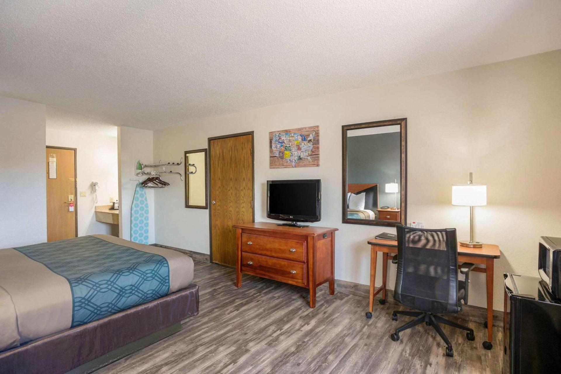 Econo Lodge Cedar Rapids South photo 12