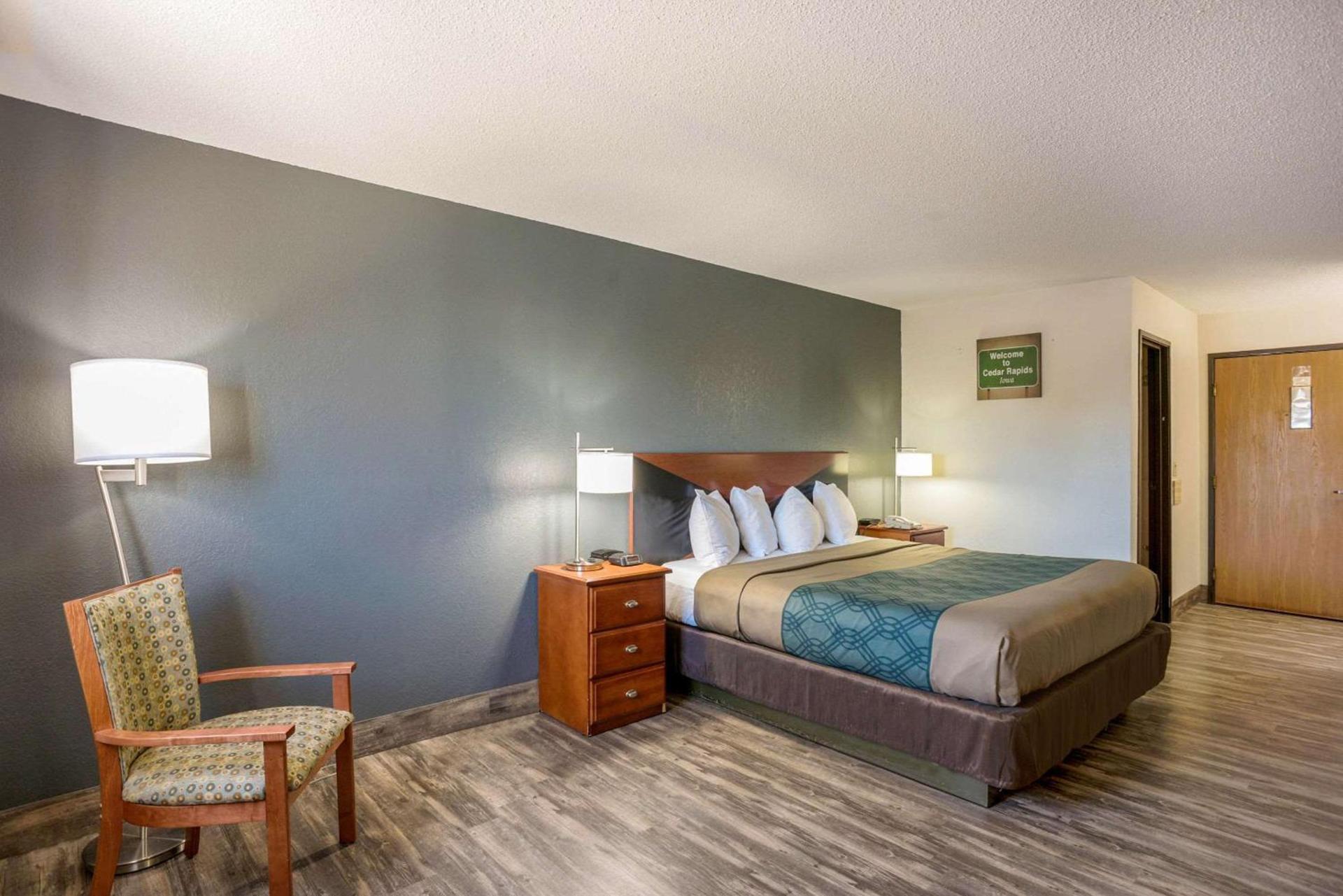 Econo Lodge Cedar Rapids South photo 13