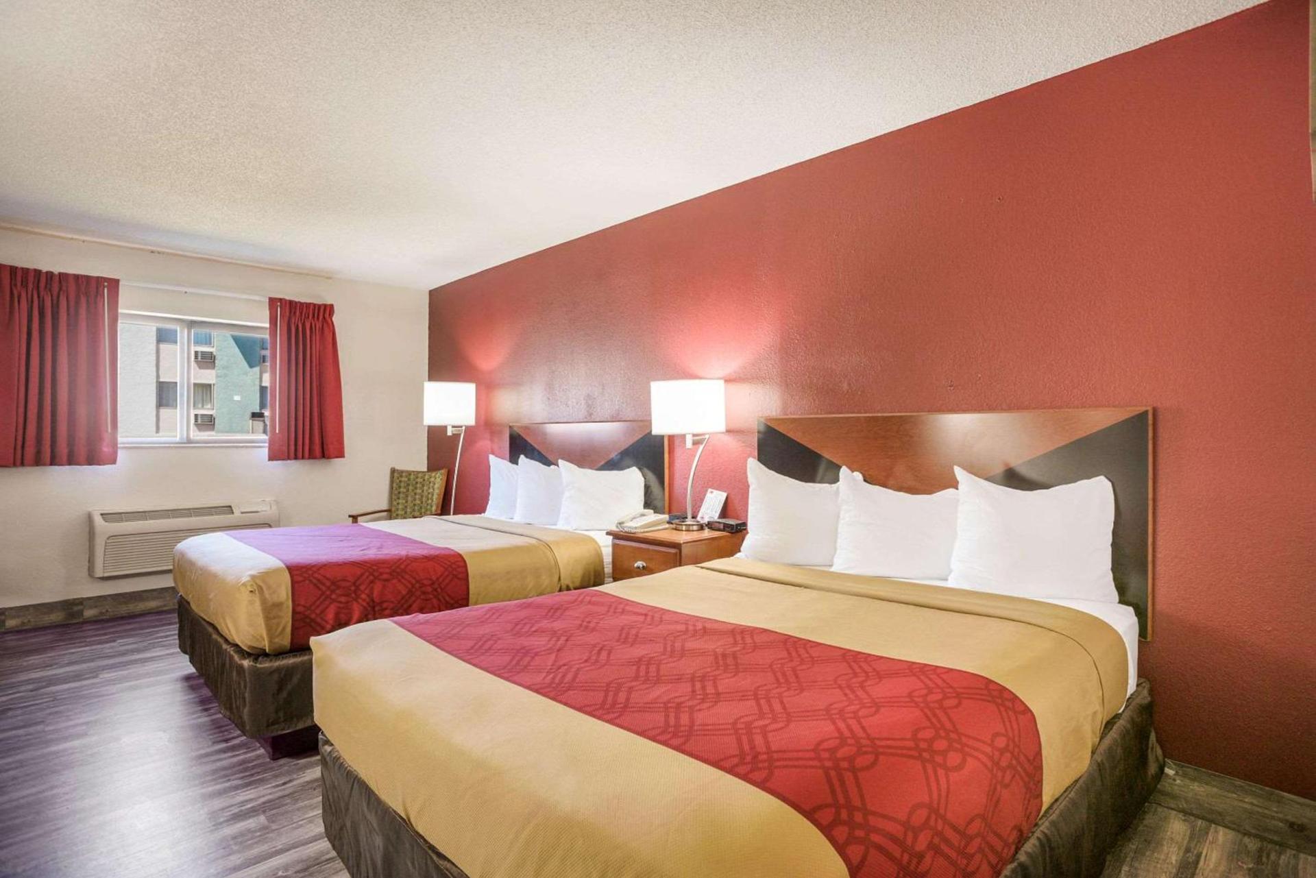 Econo Lodge Cedar Rapids South photo 17