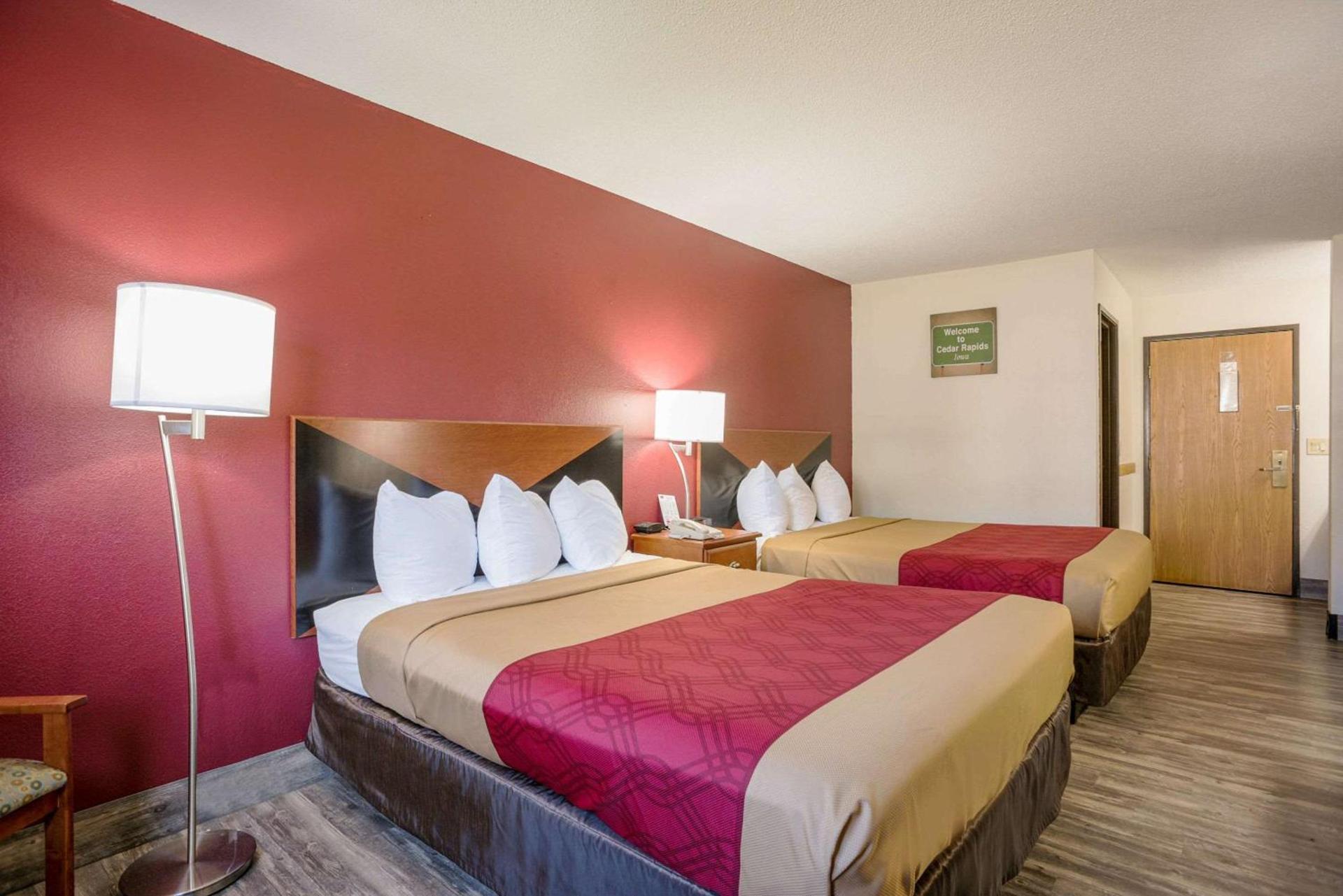 Econo Lodge Cedar Rapids South photo 18