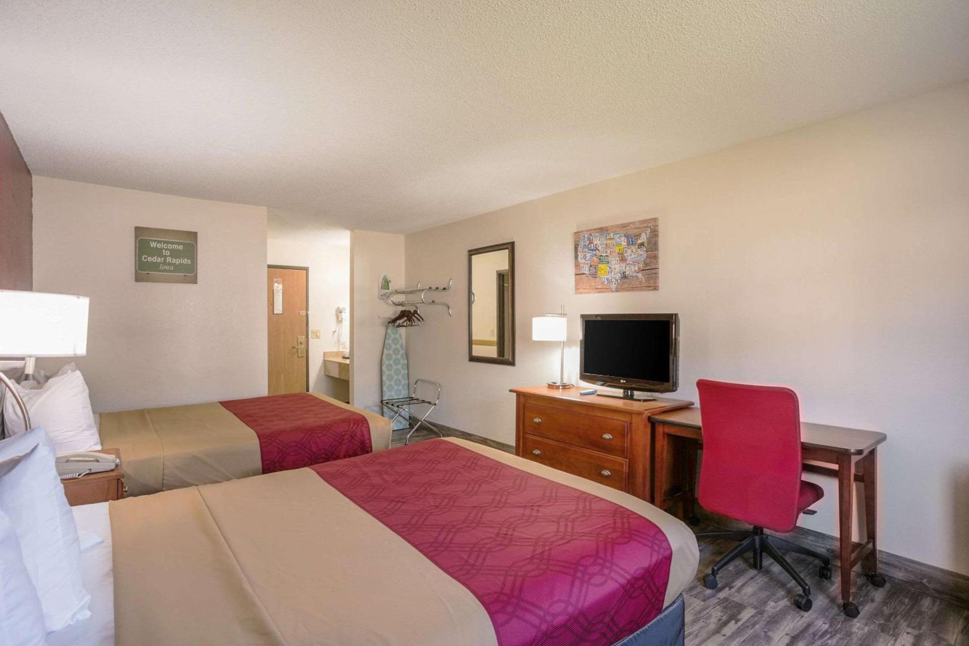 Econo Lodge Cedar Rapids South photo 19
