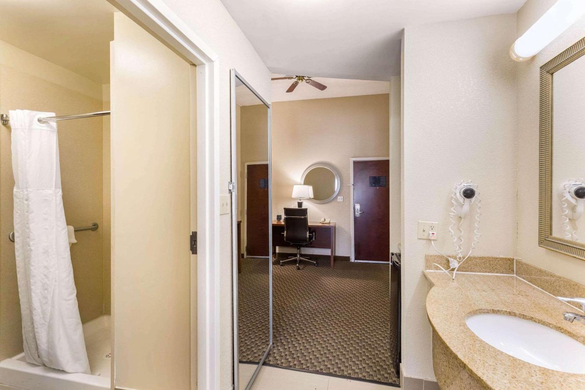 Comfort Suites Elkridge Columbia Gateway photo 15