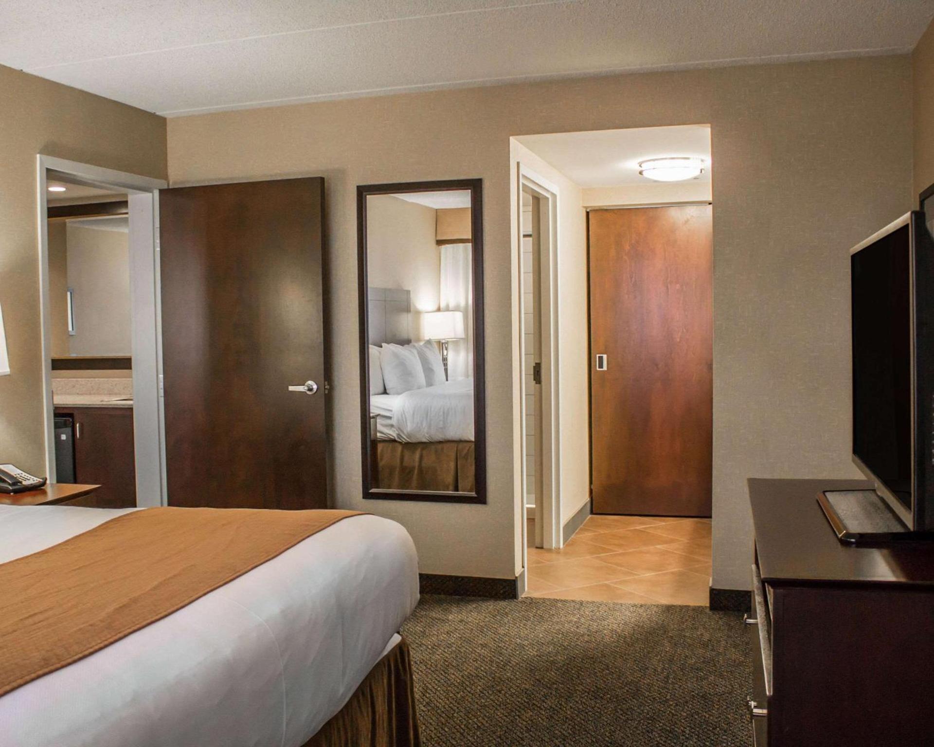 Garner Hotel Wadsworth by IHG photo 13