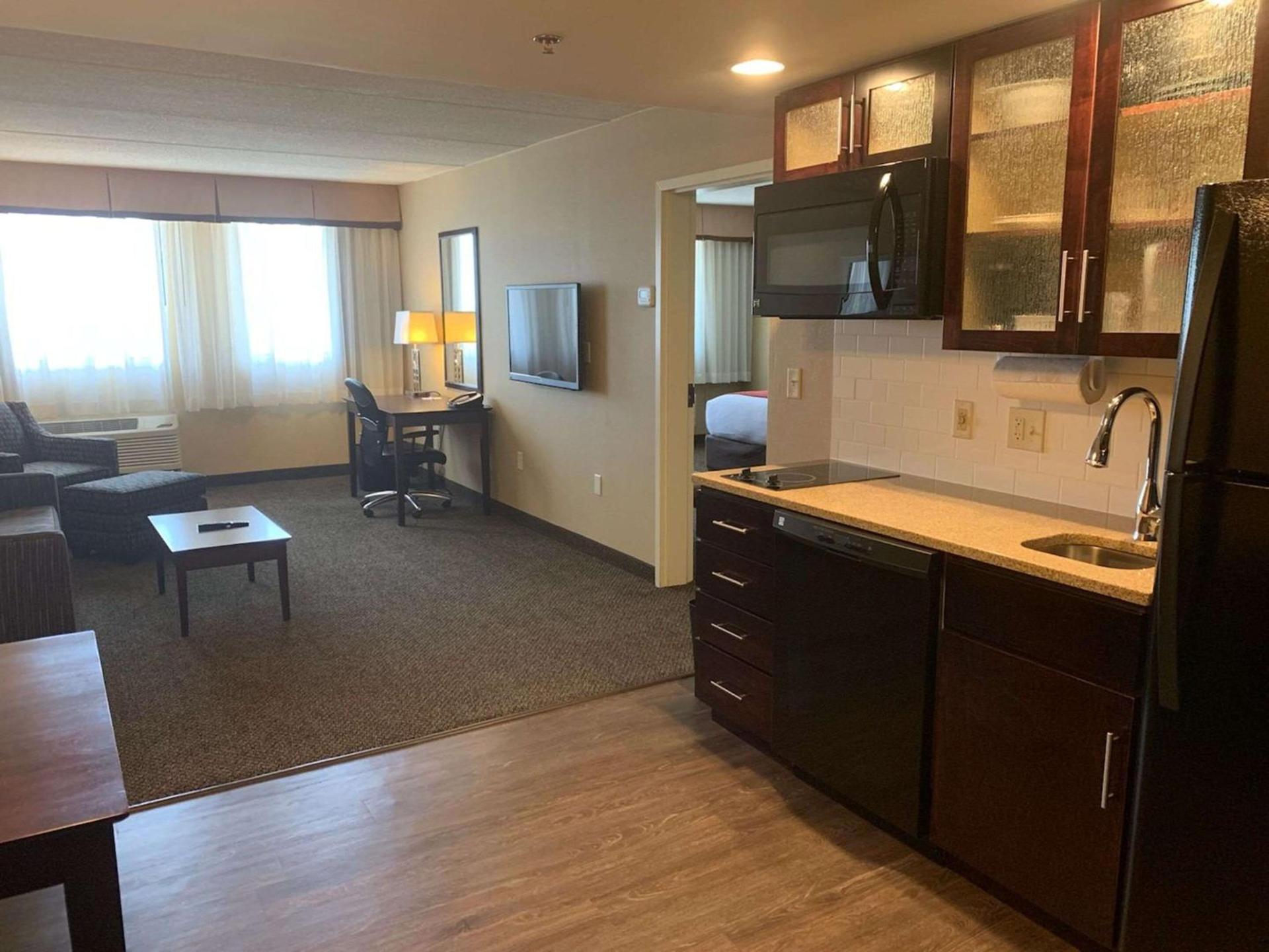 Garner Hotel Wadsworth by IHG photo 15